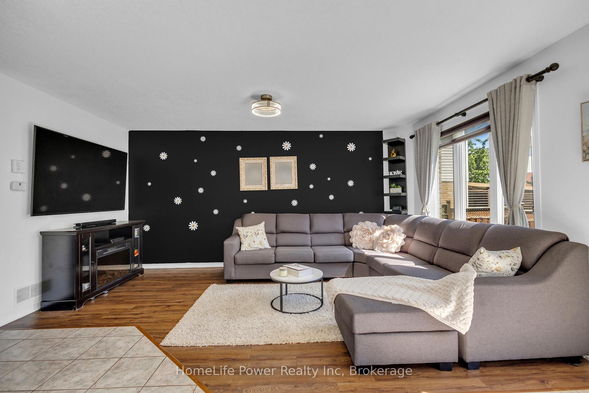 Photo 10 of 35 Borland Drive, Guelph, Clairfields/Hanlon Business Park — HOMEH