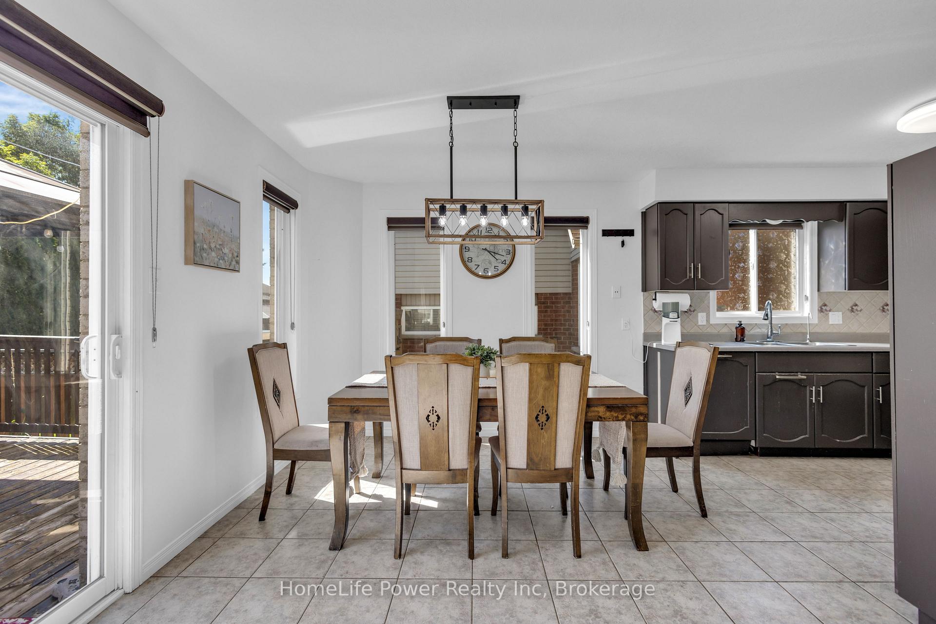 Photo 12 of 35 Borland Drive, Guelph, Clairfields/Hanlon Business Park — HOMEH