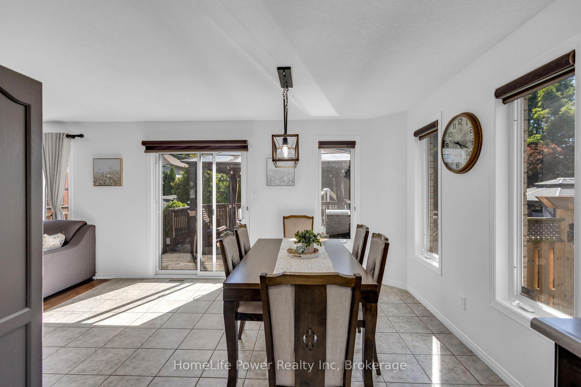 Photo 13 of 35 Borland Drive, Guelph, Clairfields/Hanlon Business Park — HOMEH