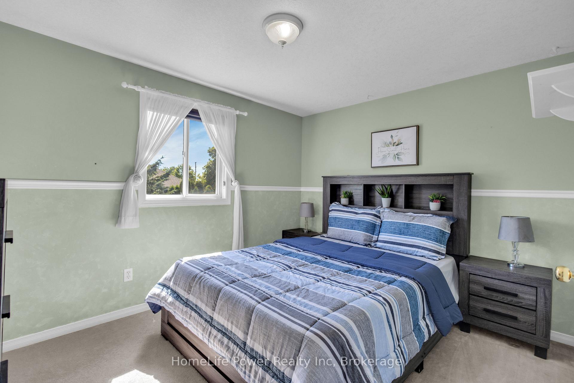 Photo 17 of 35 Borland Drive, Guelph, Clairfields/Hanlon Business Park — HOMEH