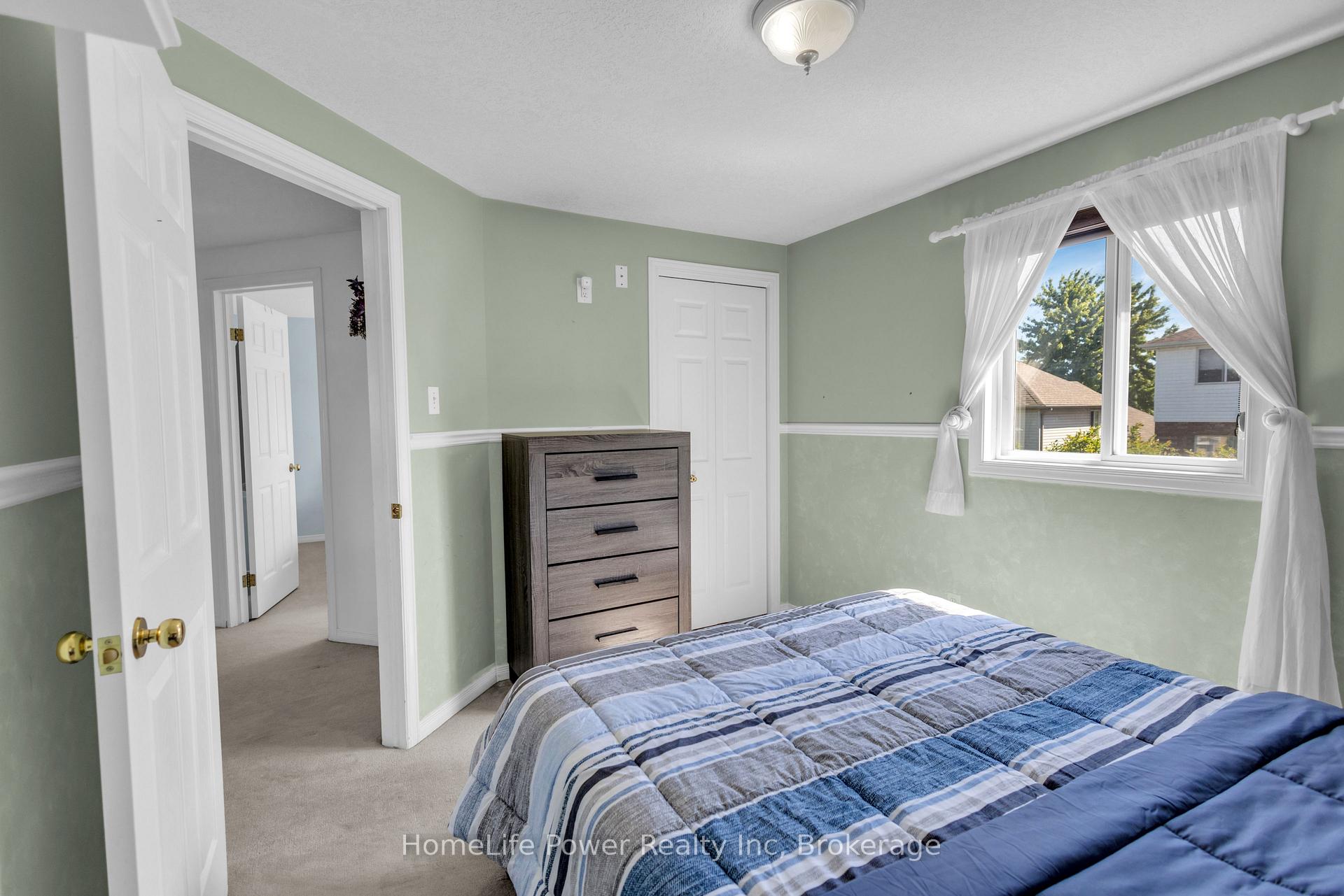 Photo 18 of 35 Borland Drive, Guelph, Clairfields/Hanlon Business Park — HOMEH
