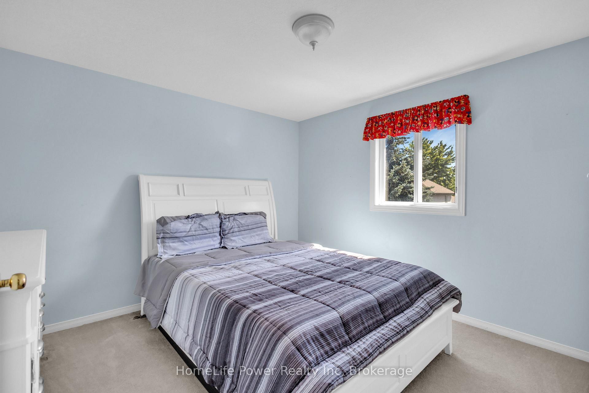 Photo 19 of 35 Borland Drive, Guelph, Clairfields/Hanlon Business Park — HOMEH