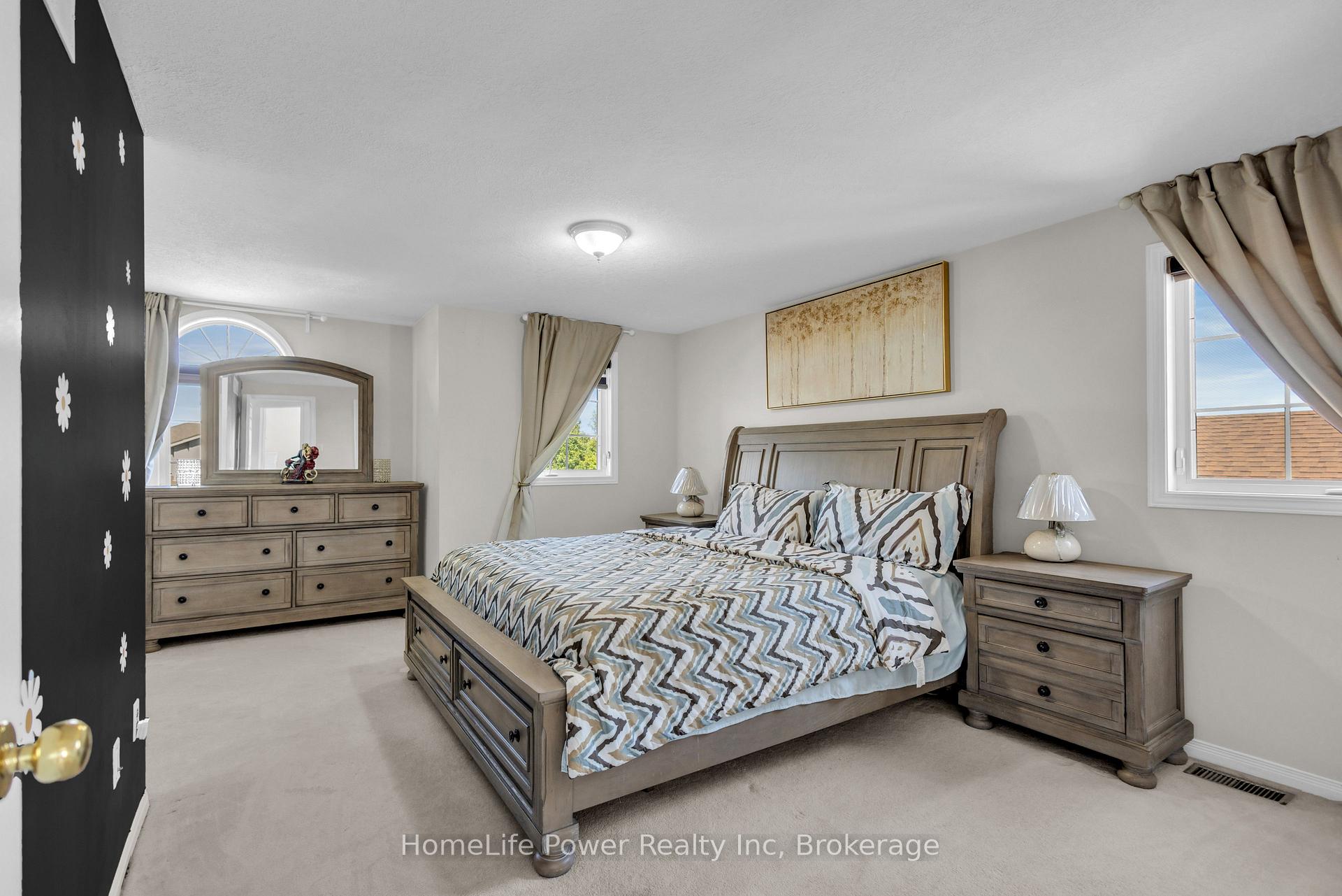 Photo 22 of 35 Borland Drive, Guelph, Clairfields/Hanlon Business Park — HOMEH