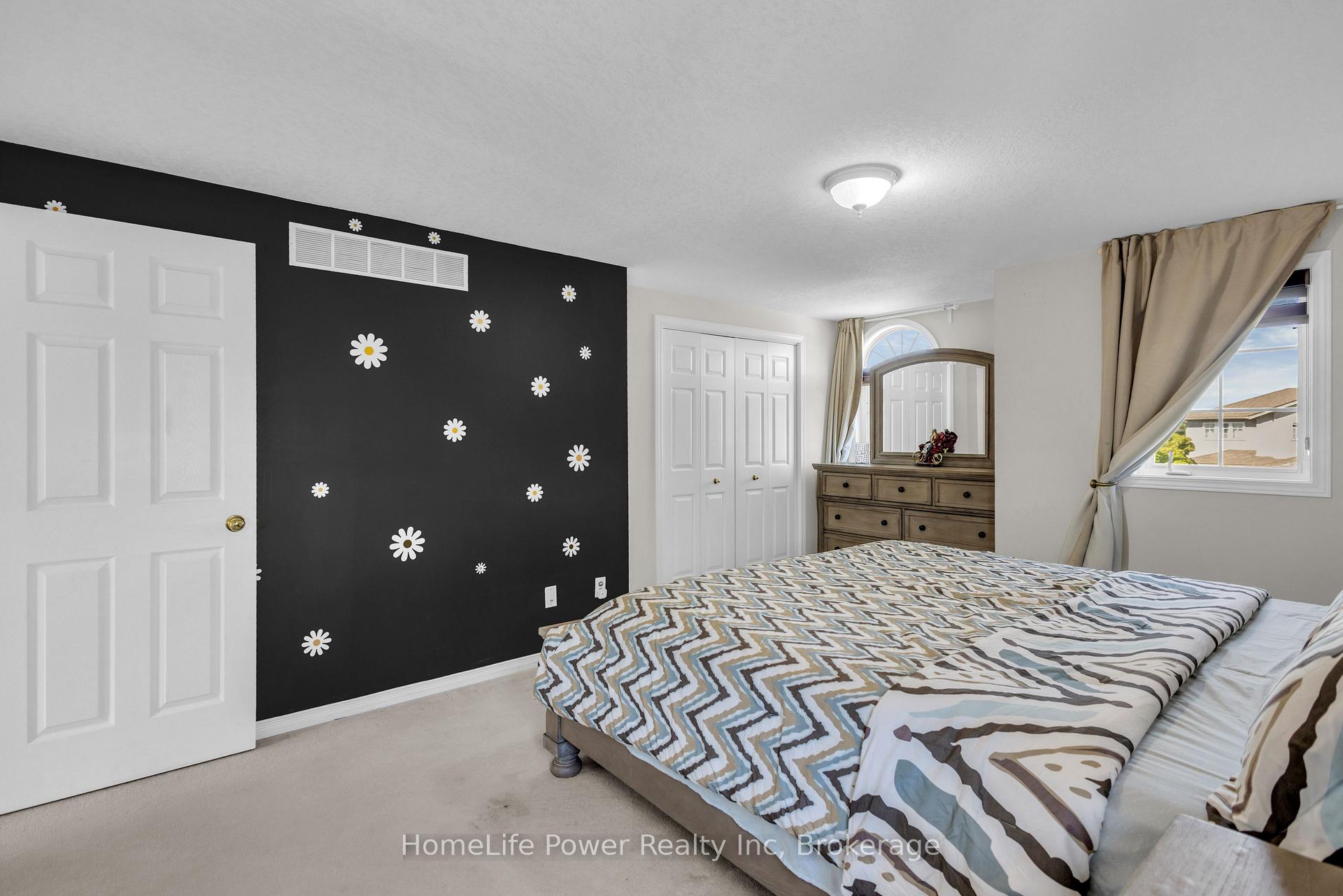 Photo 23 of 35 Borland Drive, Guelph, Clairfields/Hanlon Business Park — HOMEH