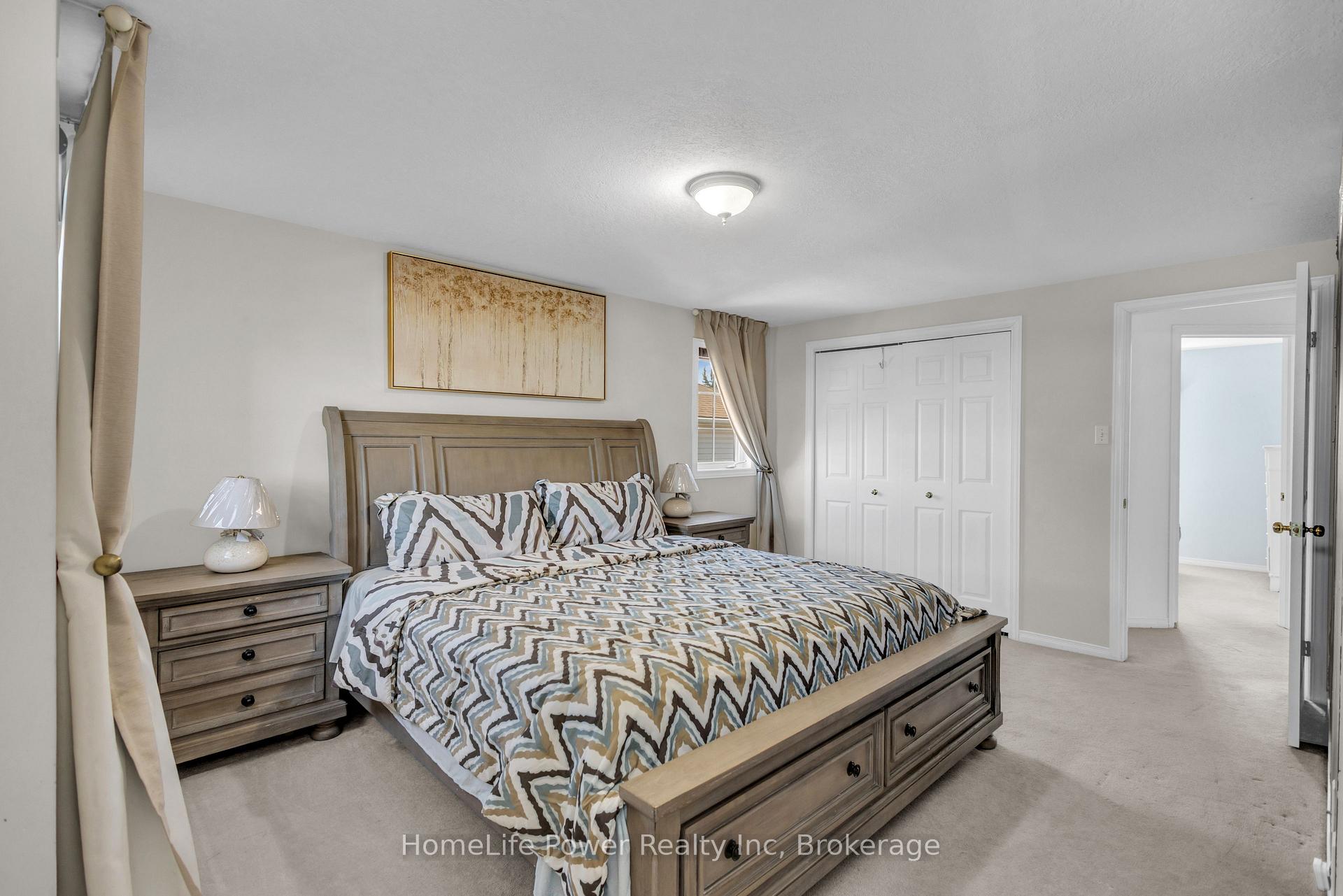 Photo 24 of 35 Borland Drive, Guelph, Clairfields/Hanlon Business Park — HOMEH
