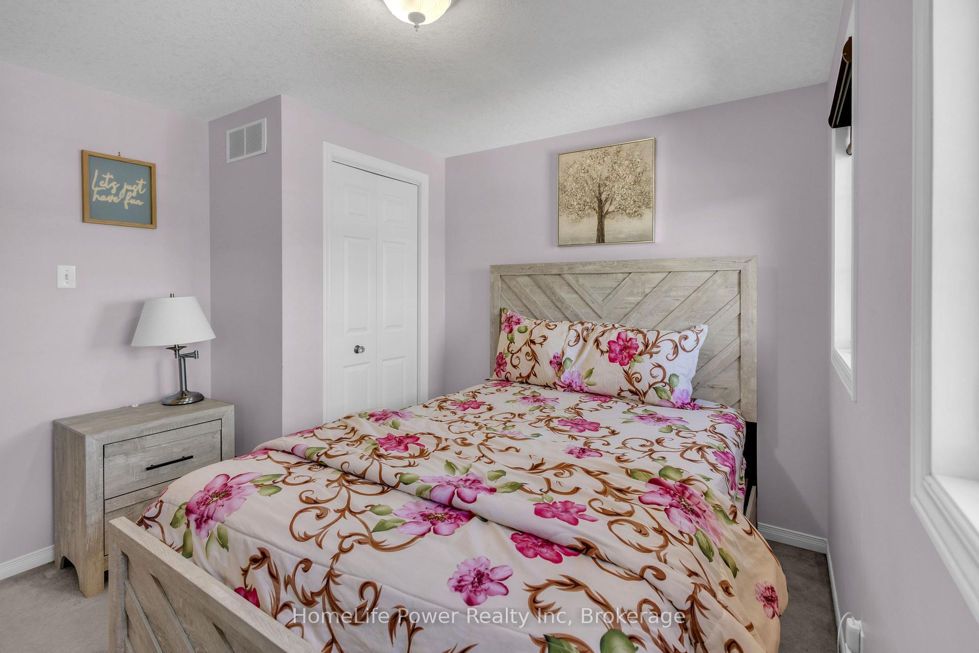 Photo 27 of 35 Borland Drive, Guelph, Clairfields/Hanlon Business Park — HOMEH