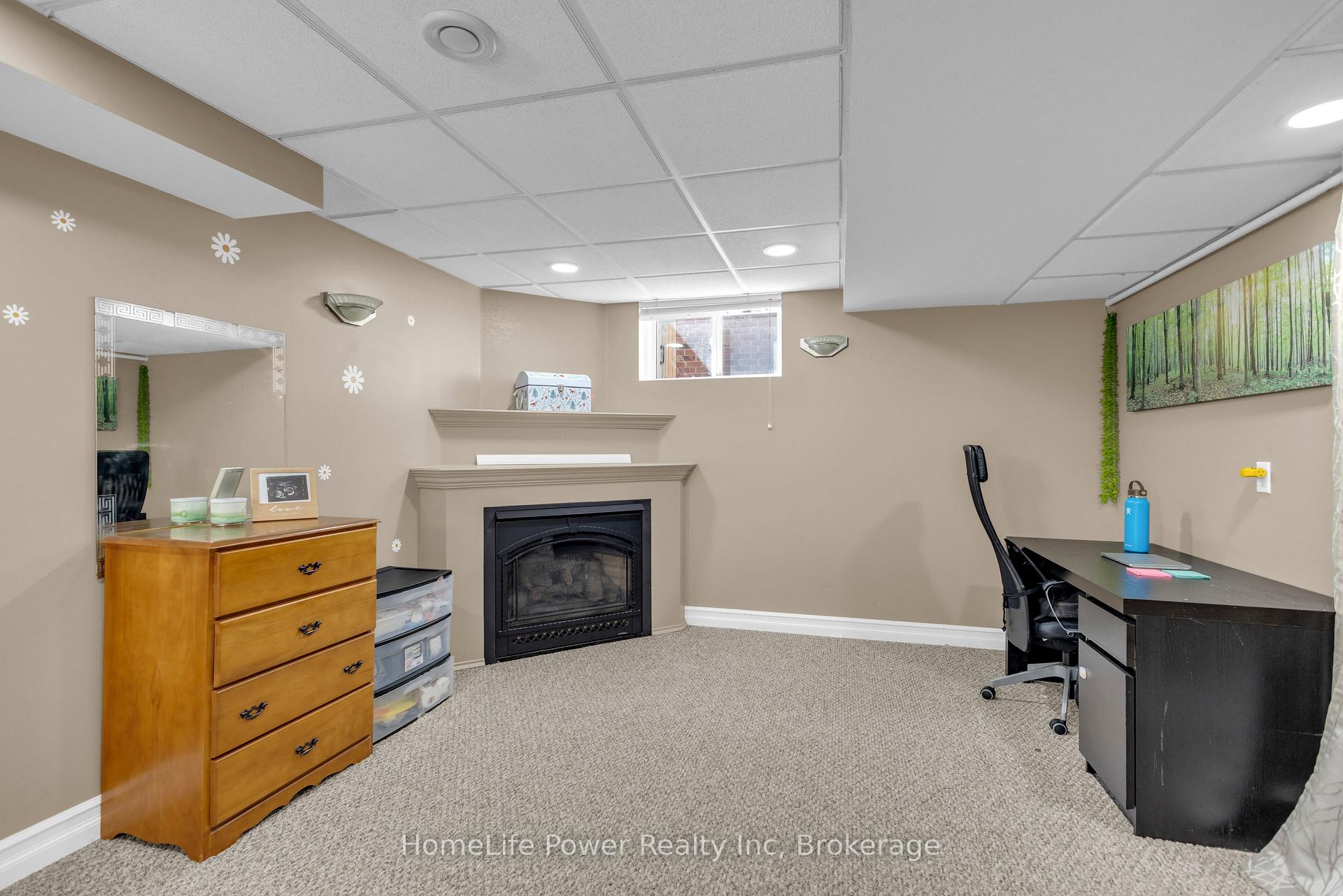 Photo 34 of 35 Borland Drive, Guelph, Clairfields/Hanlon Business Park — HOMEH