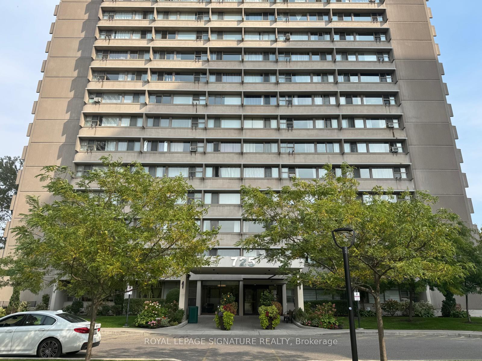 Front of Unit 305, 725 Don Mills Road