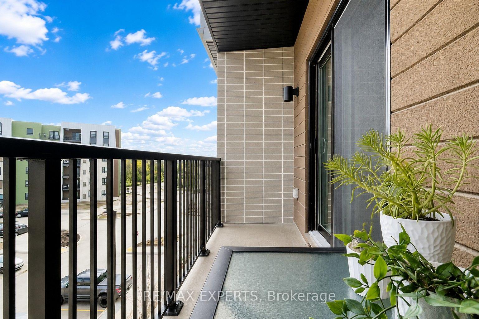Photo 5 of Unit #301, 6 Spice Way, Barrie, Rural Barrie Southeast — HOMEH