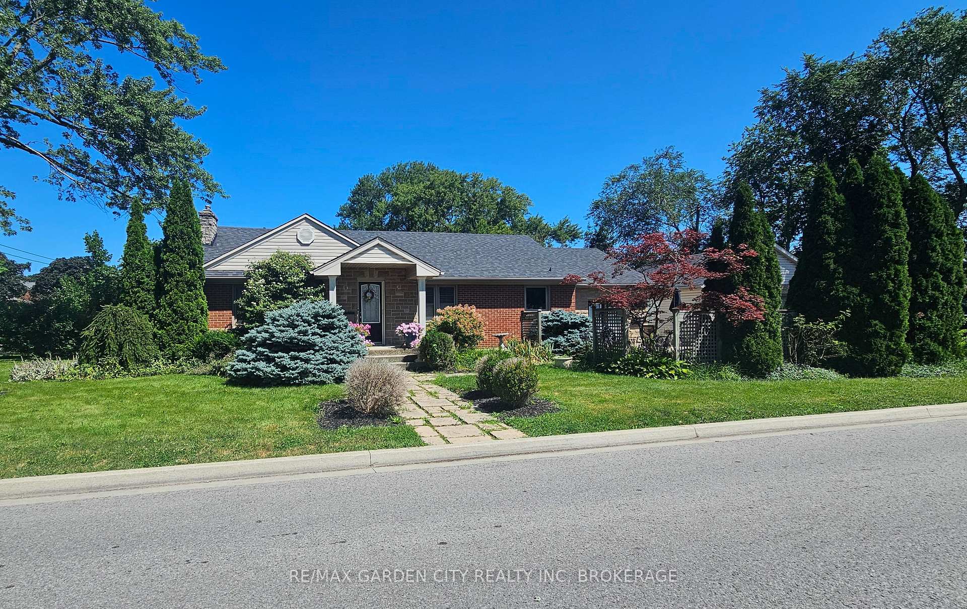 Photo 1 of 139 South Drive, St. Catharines, Old Glenridge — HOMEH