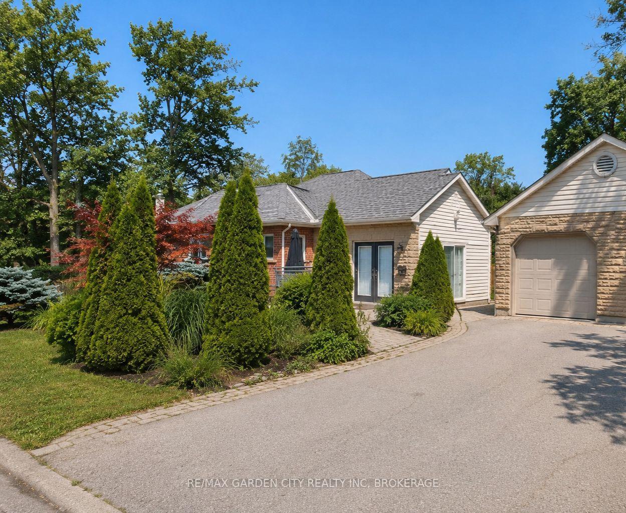 Photo 3 of 139 South Drive, St. Catharines, Old Glenridge — HOMEH