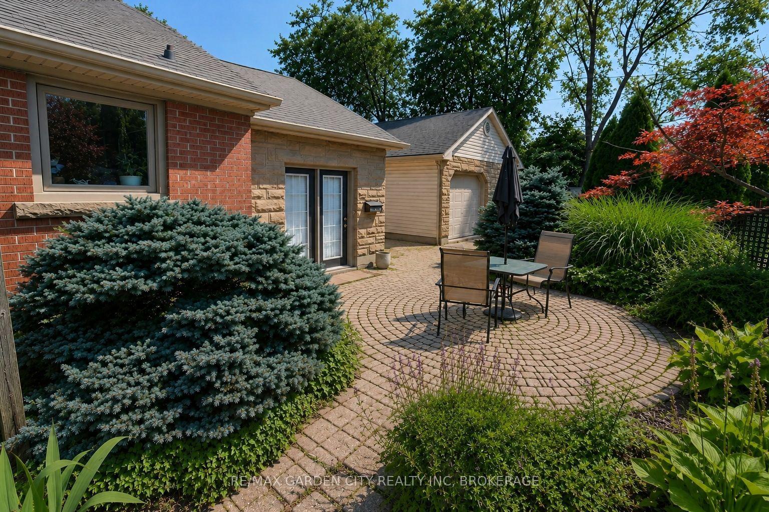 Photo 4 of 139 South Drive, St. Catharines, Old Glenridge — HOMEH