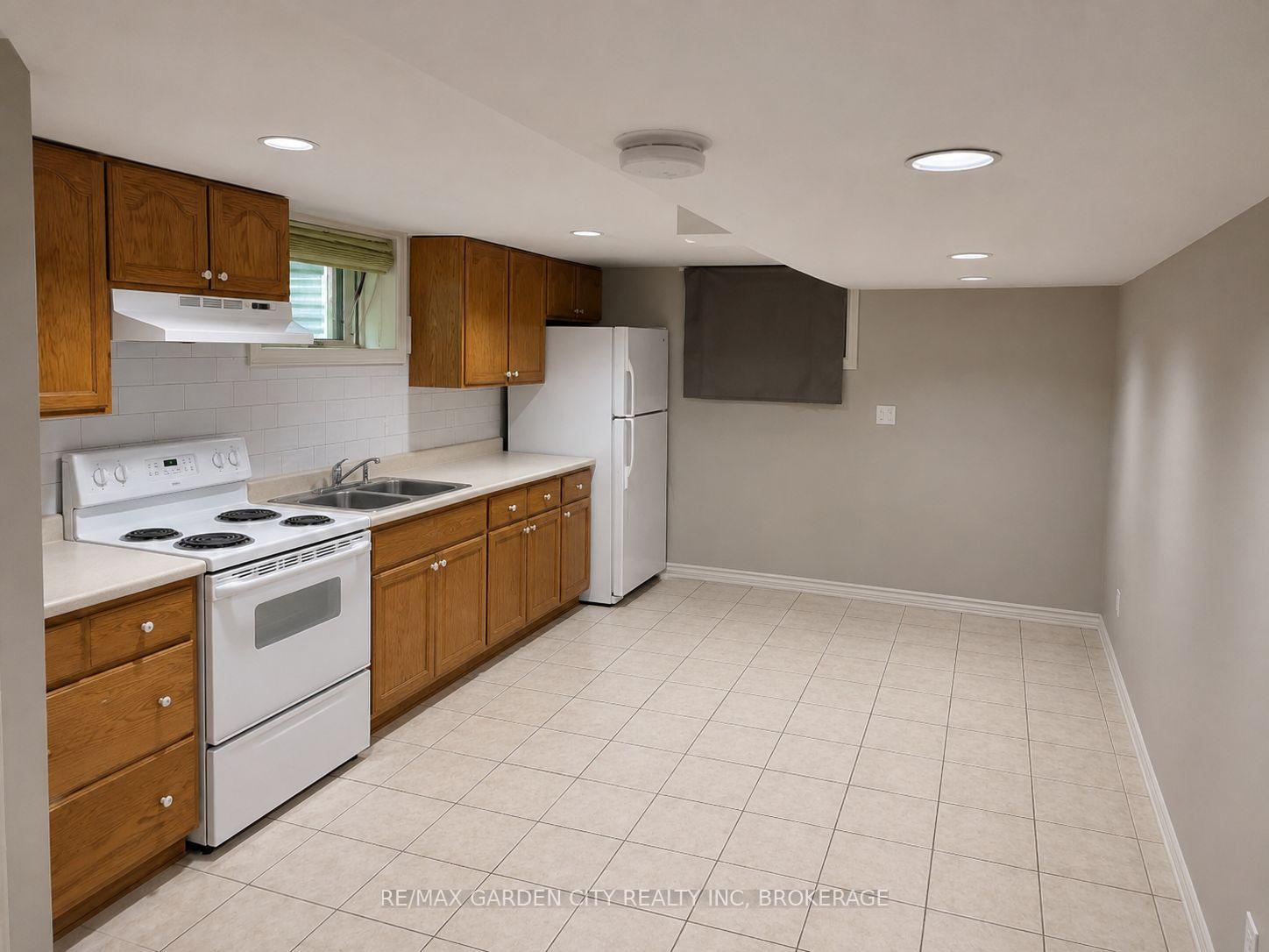 Photo 7 of 139 South Drive, St. Catharines, Old Glenridge — HOMEH
