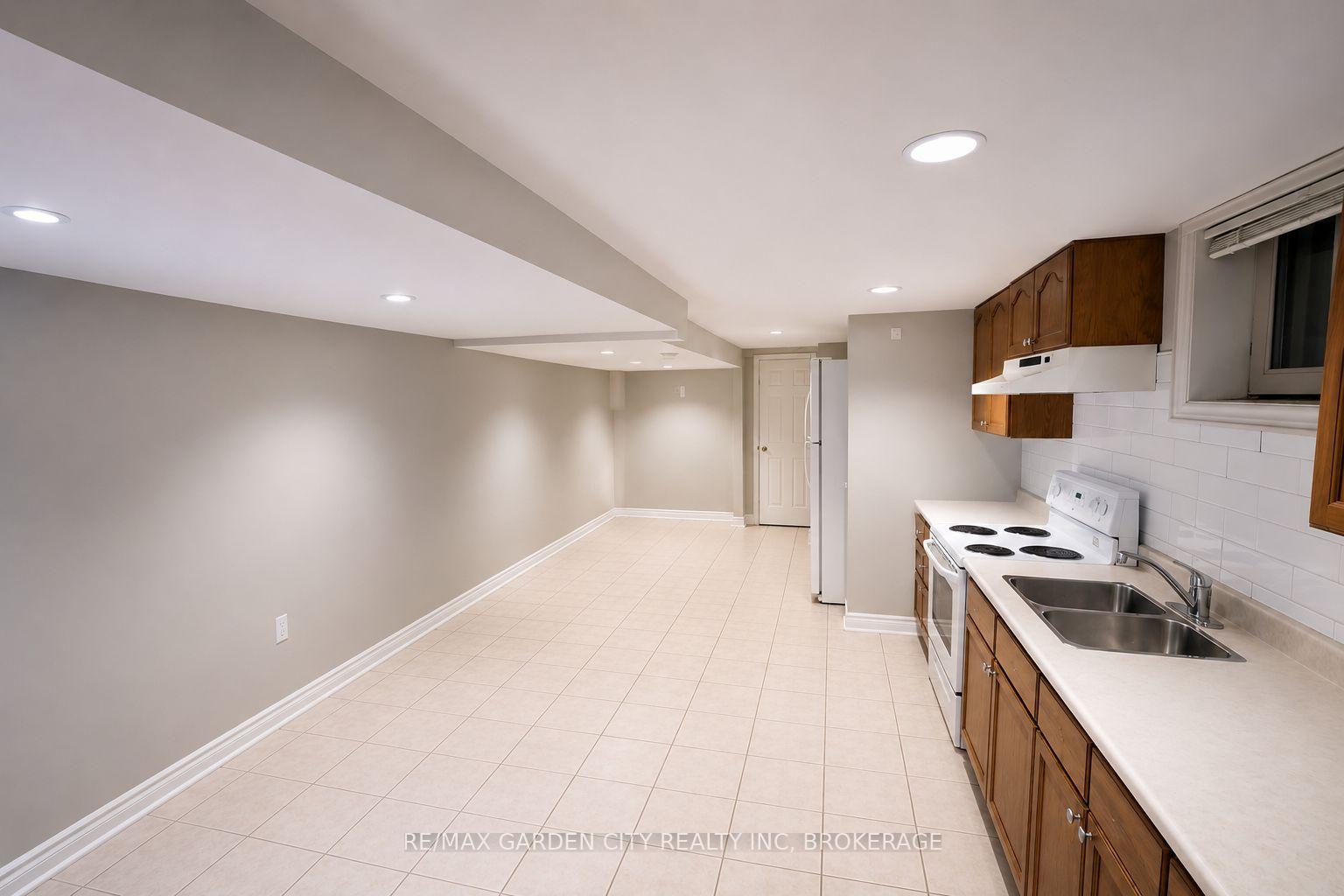 Photo 8 of 139 South Drive, St. Catharines, Old Glenridge — HOMEH