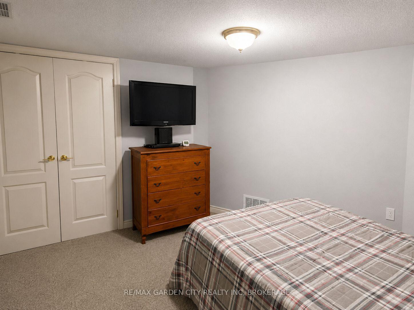 Photo 9 of 139 South Drive, St. Catharines, Old Glenridge — HOMEH
