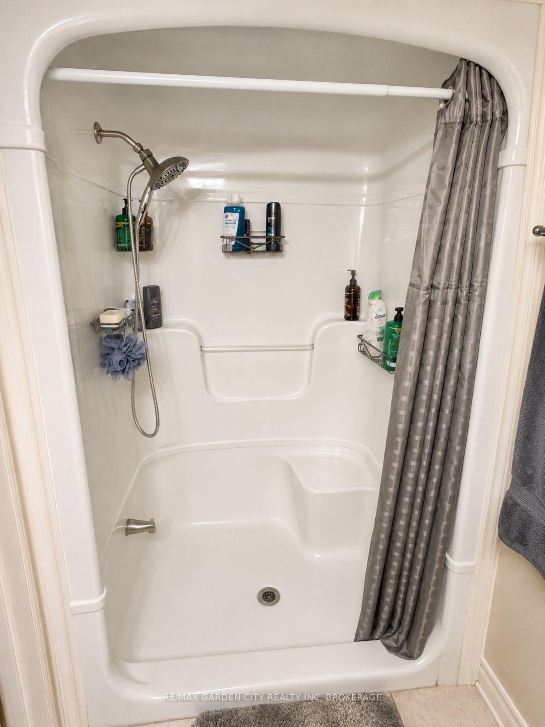 Photo 12 of 139 South Drive, St. Catharines, Old Glenridge — HOMEH