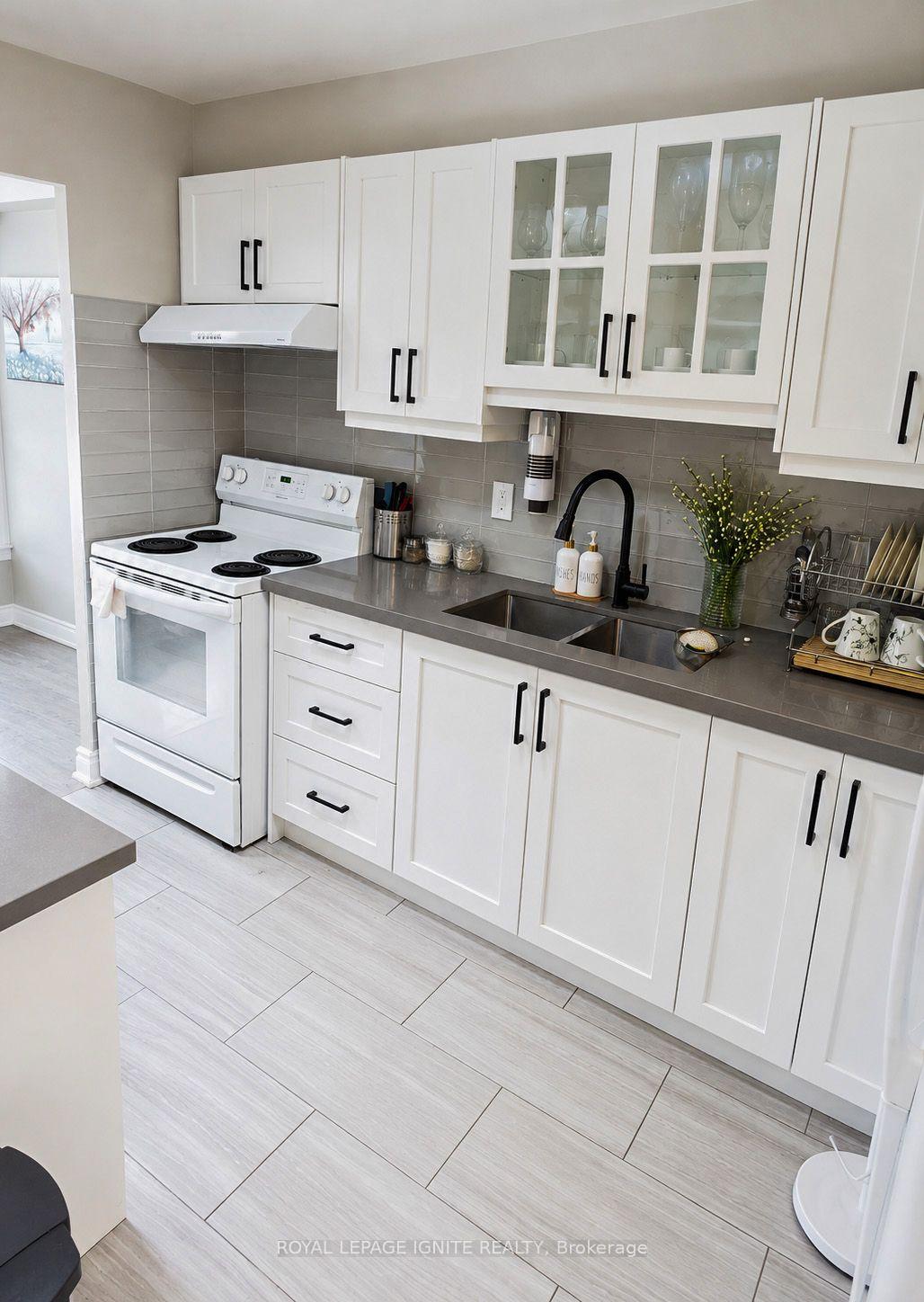 Photo 4 of Unit 415, 5 Massey Square, Toronto, Crescent Town — HOMEH