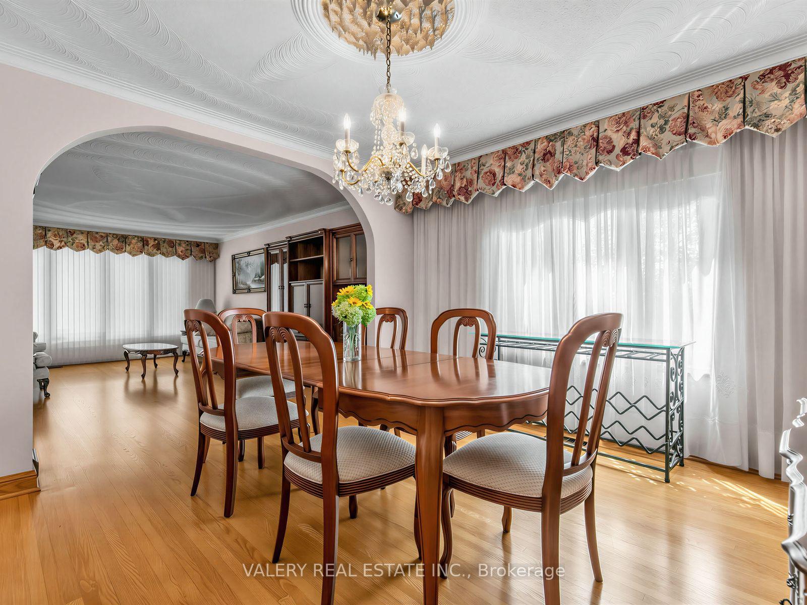 Photo 7 of 370 Maple Leaf Drive, North York, Maple Leaf — HOMEH
