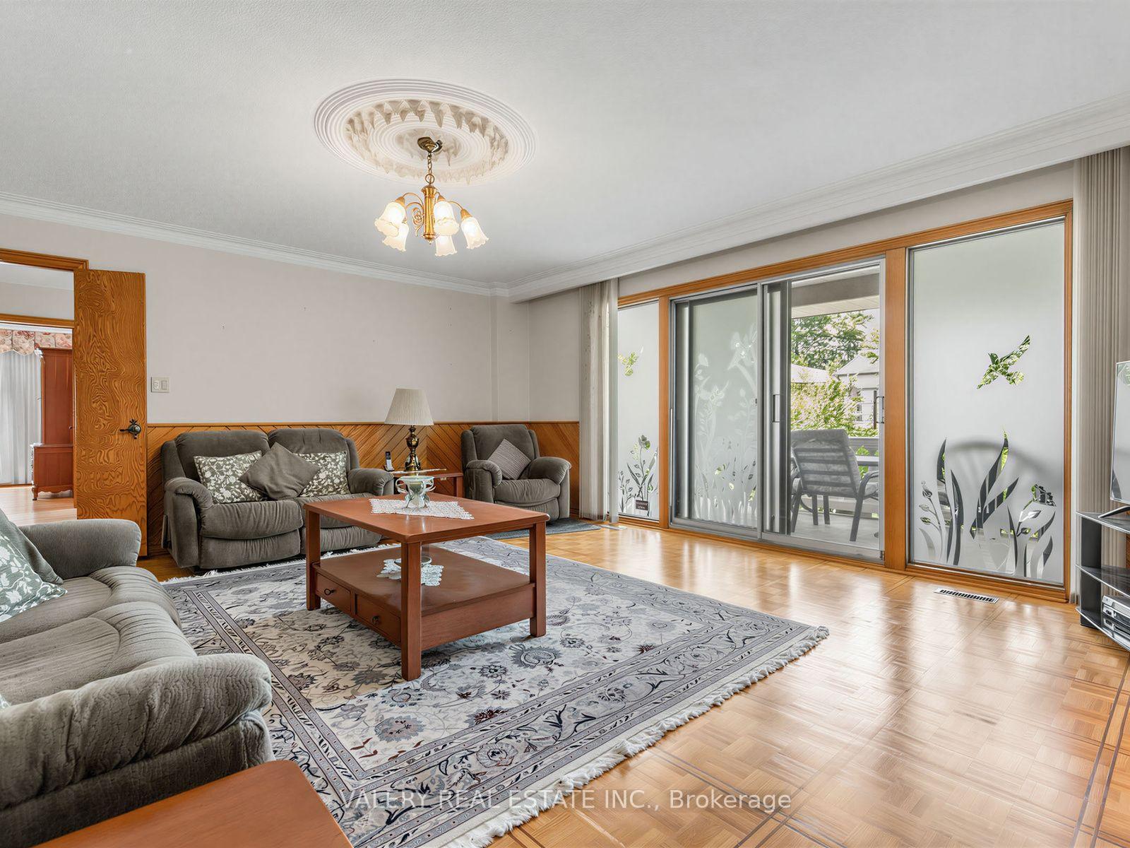 Photo 14 of 370 Maple Leaf Drive, North York, Maple Leaf — HOMEH