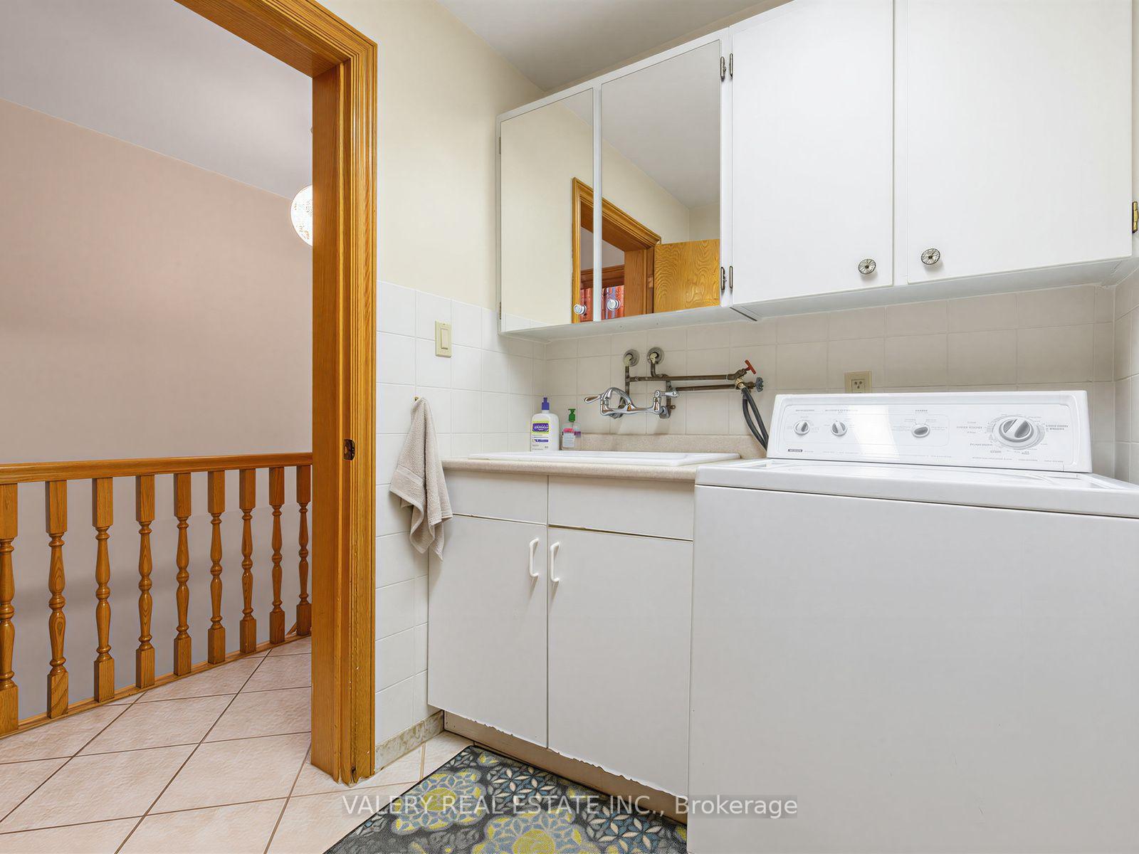 Photo 16 of 370 Maple Leaf Drive, North York, Maple Leaf — HOMEH