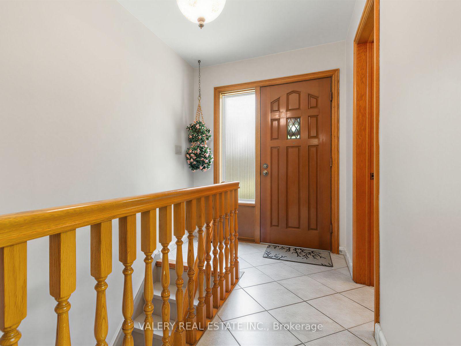 Photo 18 of 370 Maple Leaf Drive, North York, Maple Leaf — HOMEH