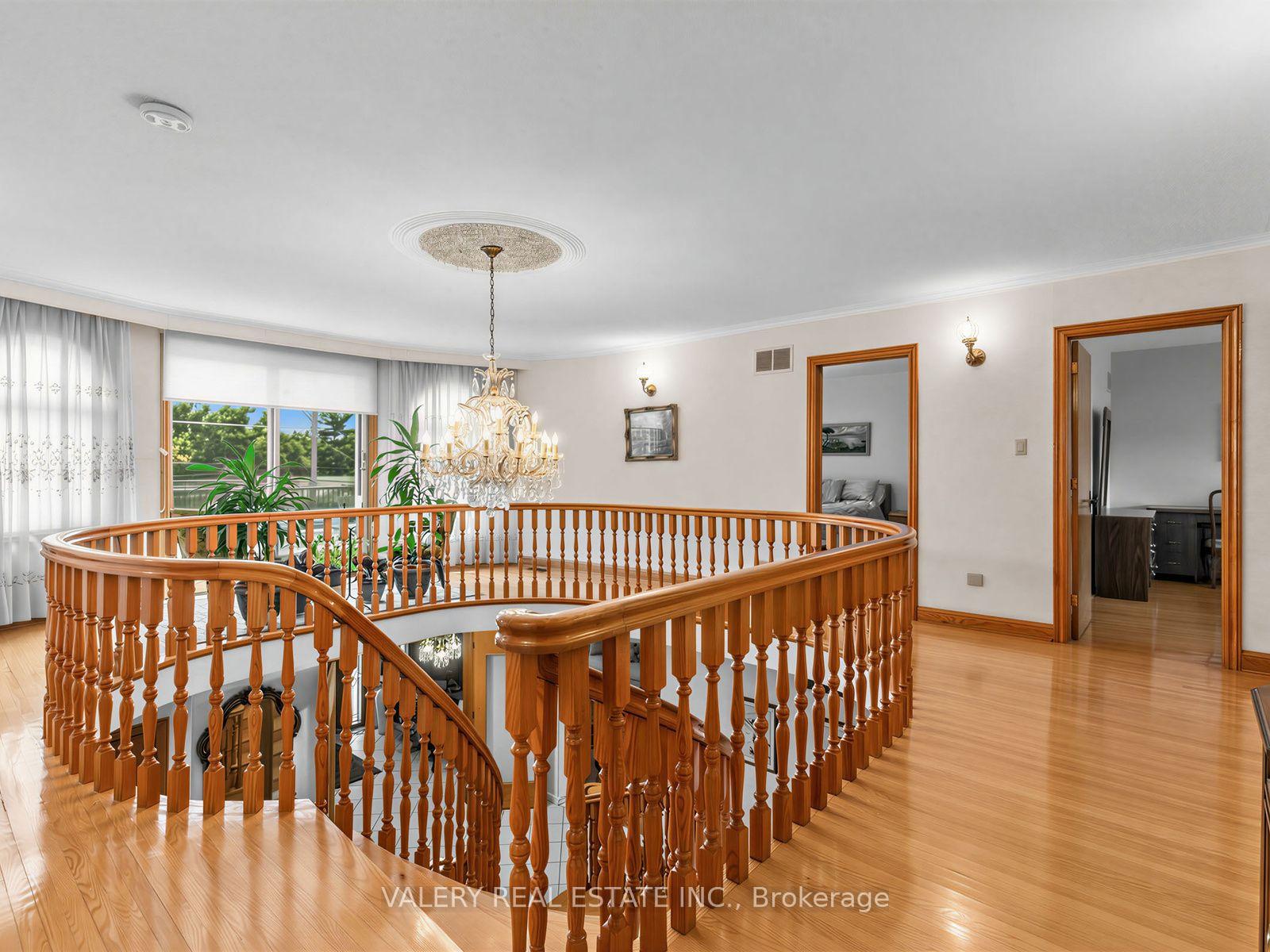 Photo 21 of 370 Maple Leaf Drive, North York, Maple Leaf — HOMEH