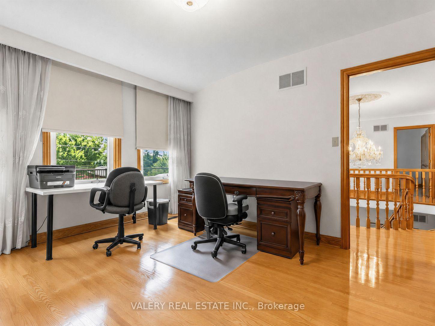 Photo 26 of 370 Maple Leaf Drive, North York, Maple Leaf — HOMEH
