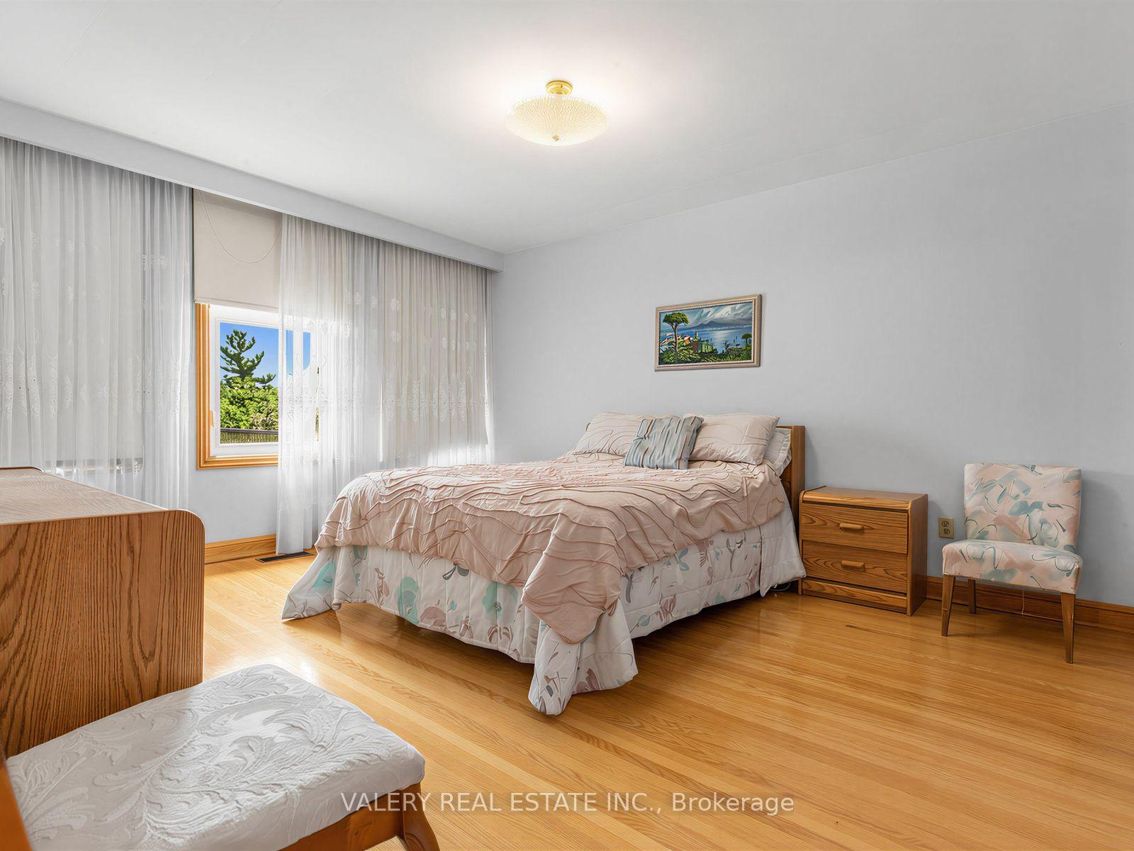 Photo 29 of 370 Maple Leaf Drive, North York, Maple Leaf — HOMEH