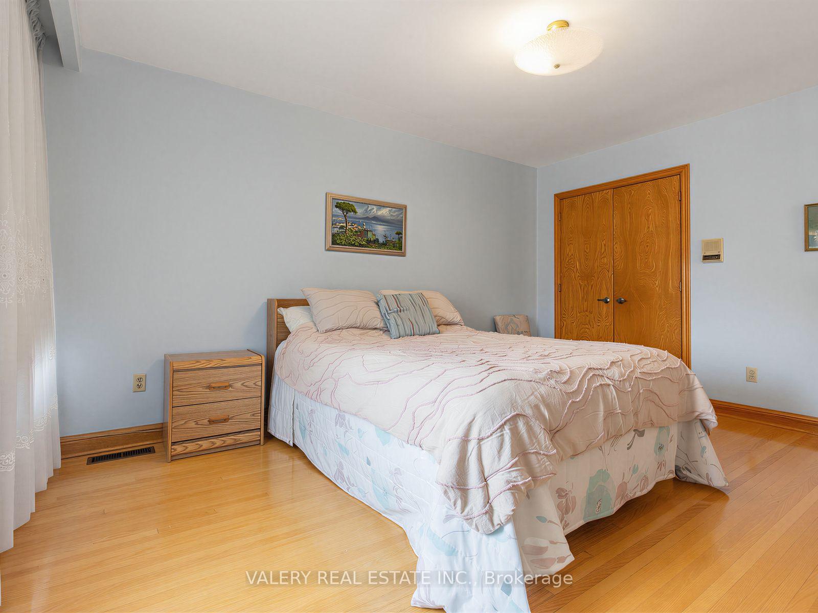 Photo 30 of 370 Maple Leaf Drive, North York, Maple Leaf — HOMEH