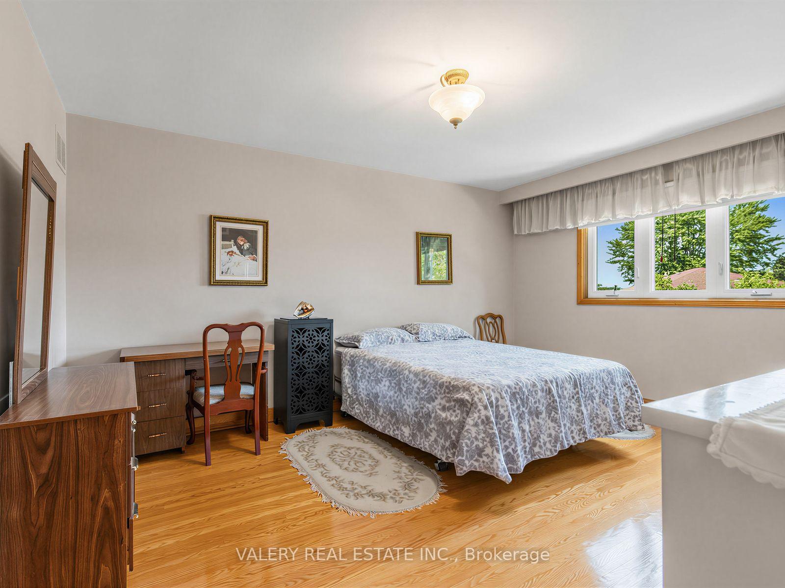 Photo 31 of 370 Maple Leaf Drive, North York, Maple Leaf — HOMEH