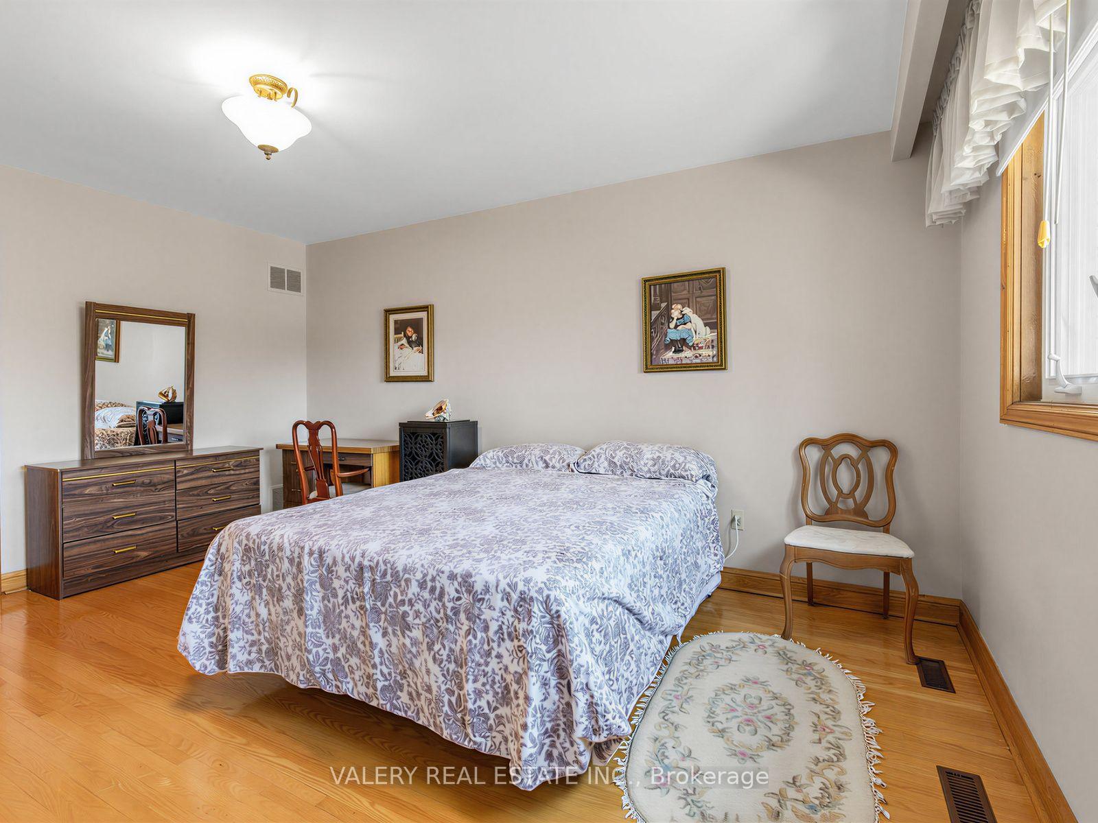 Photo 32 of 370 Maple Leaf Drive, North York, Maple Leaf — HOMEH