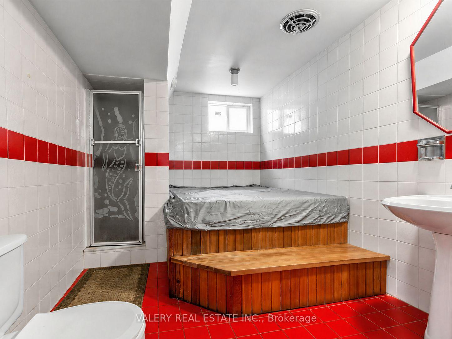 Photo 37 of 370 Maple Leaf Drive, North York, Maple Leaf — HOMEH