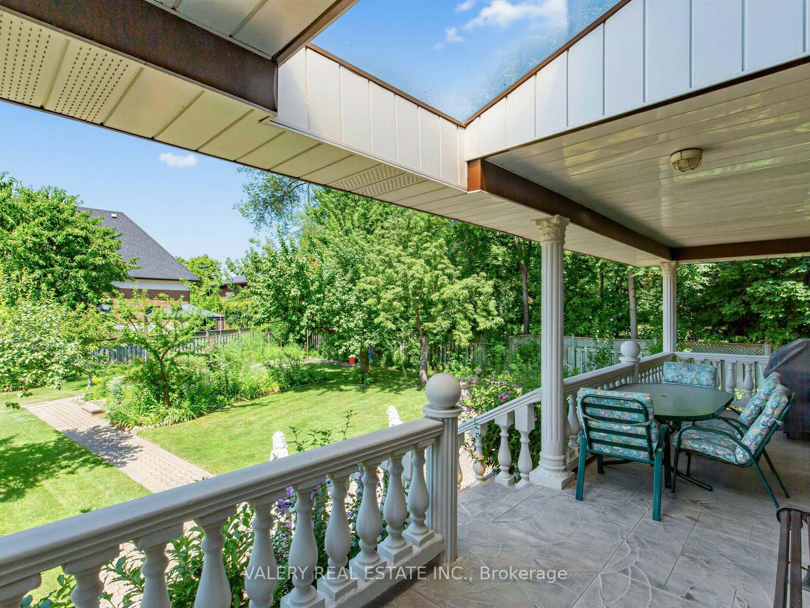 Photo 39 of 370 Maple Leaf Drive, North York, Maple Leaf — HOMEH