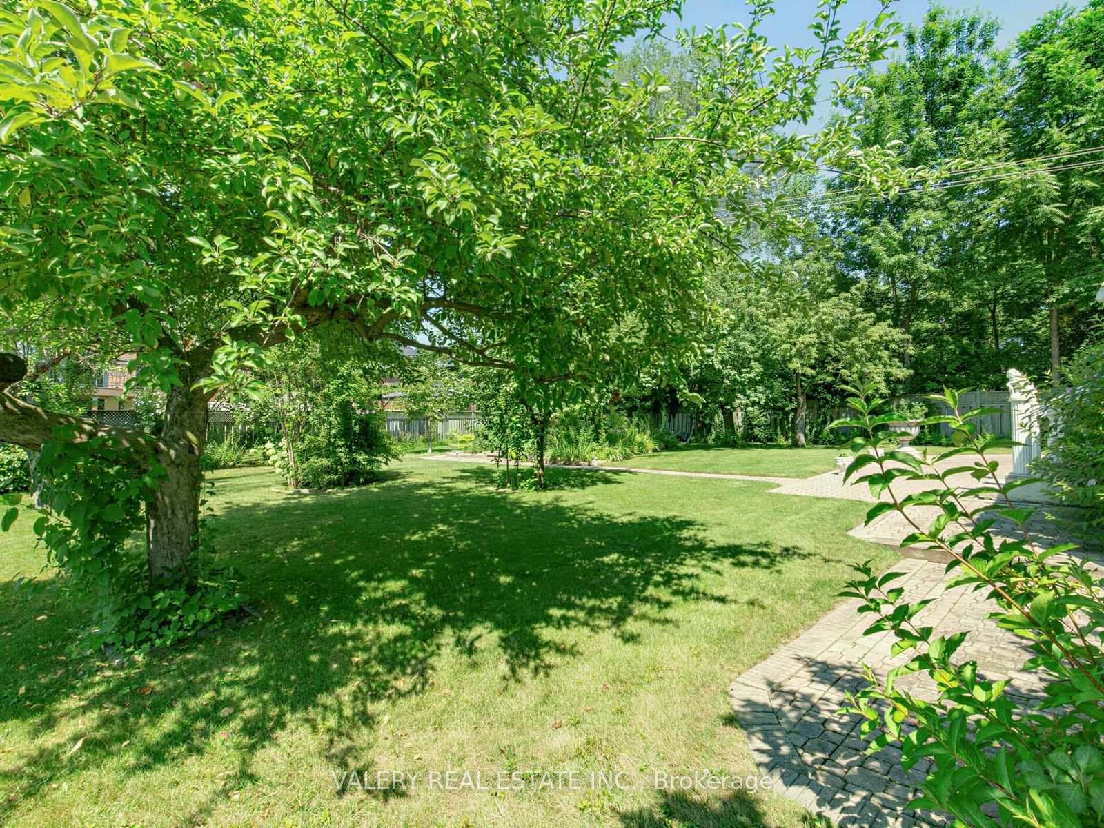 Photo 40 of 370 Maple Leaf Drive, North York, Maple Leaf — HOMEH