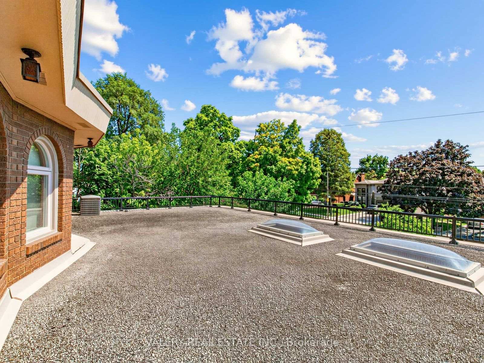 Photo 43 of 370 Maple Leaf Drive, North York, Maple Leaf — HOMEH