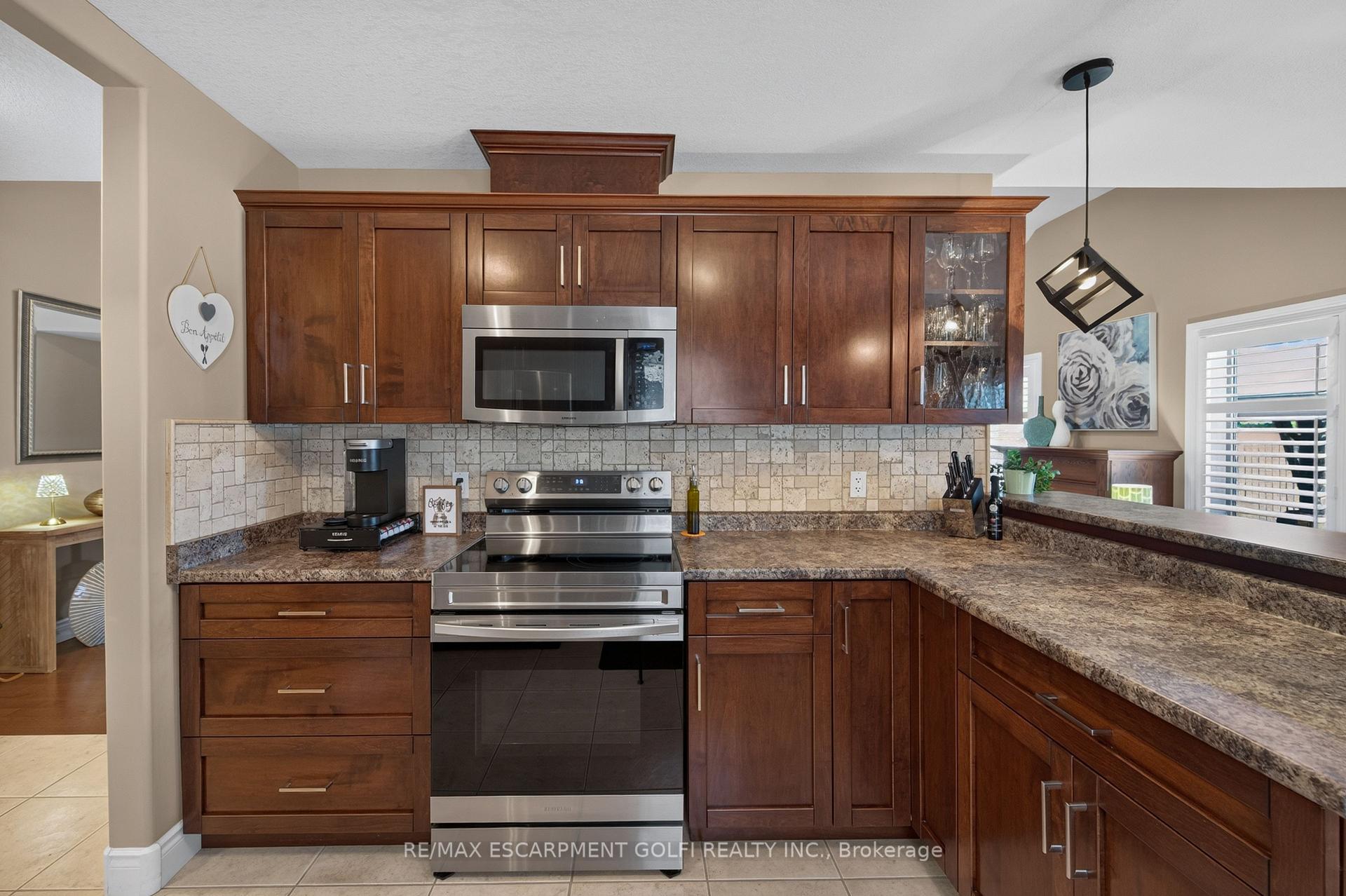 Photo 11 of 108 Willowdale Crescent, Norfolk, Port Dover — HOMEH