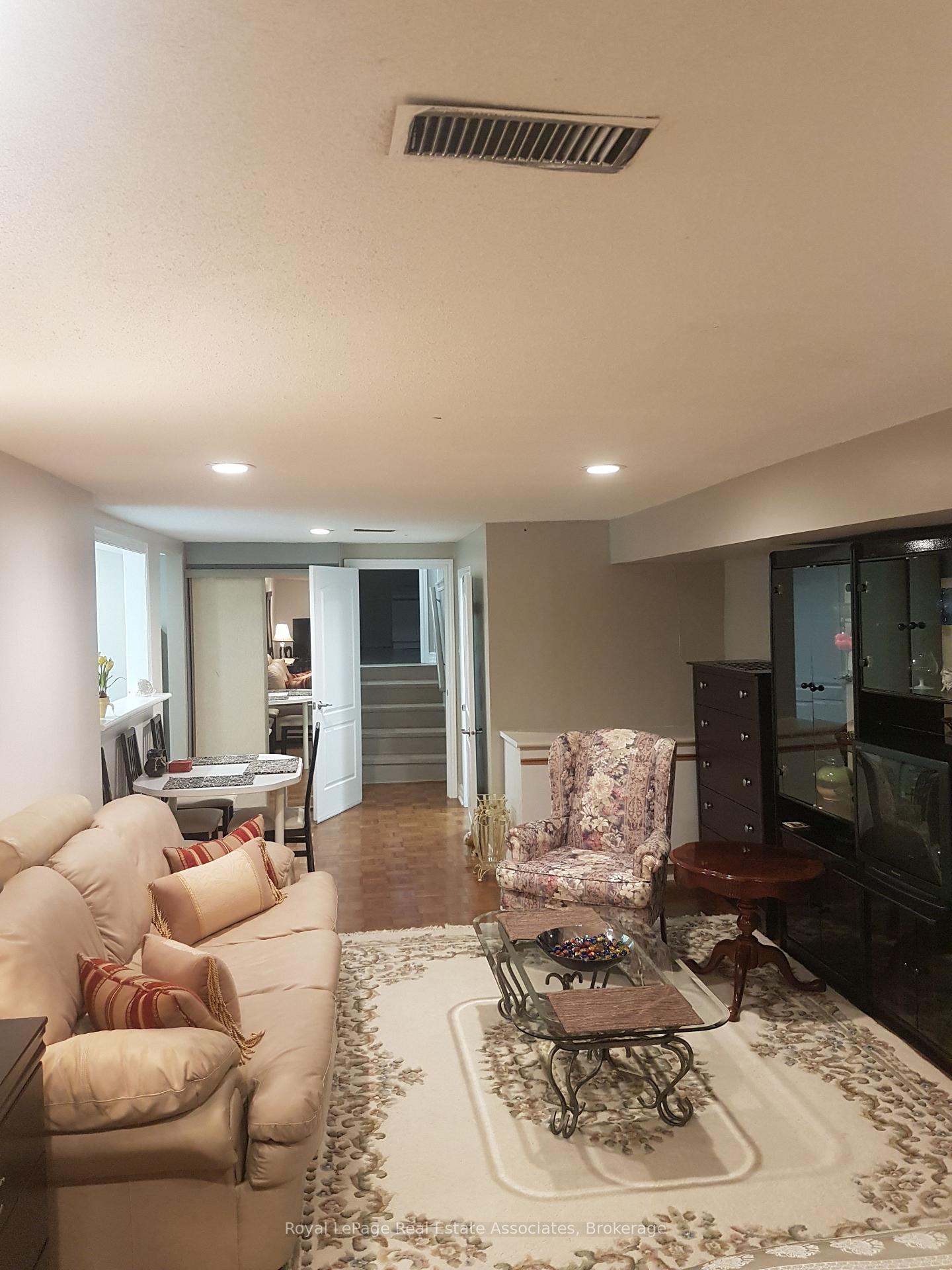 Photo 1 of 3323 Queen Frederica Drive, Mississauga, Applewood — HOMEH