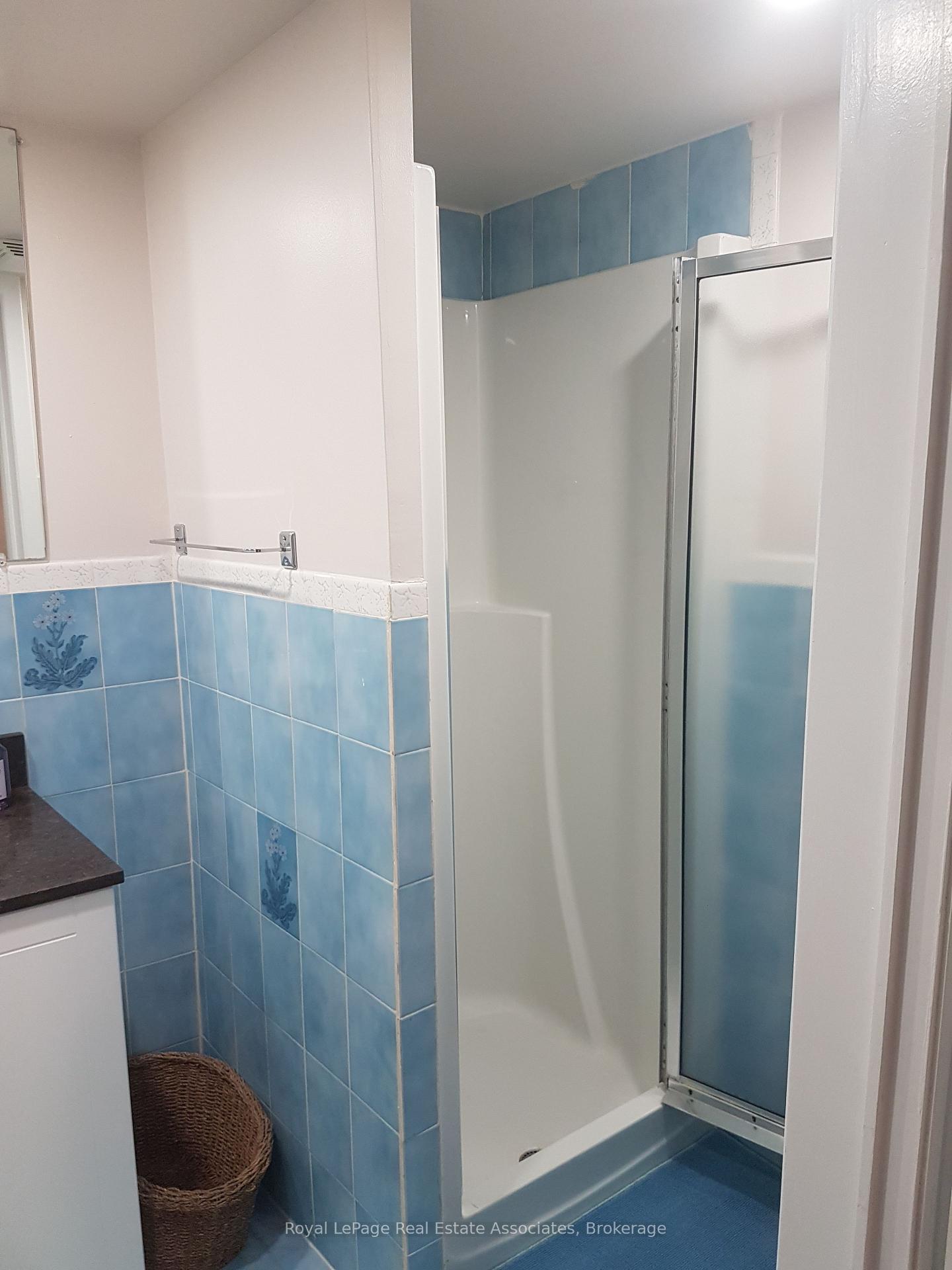 Photo 8 of 3323 Queen Frederica Drive, Mississauga, Applewood — HOMEH