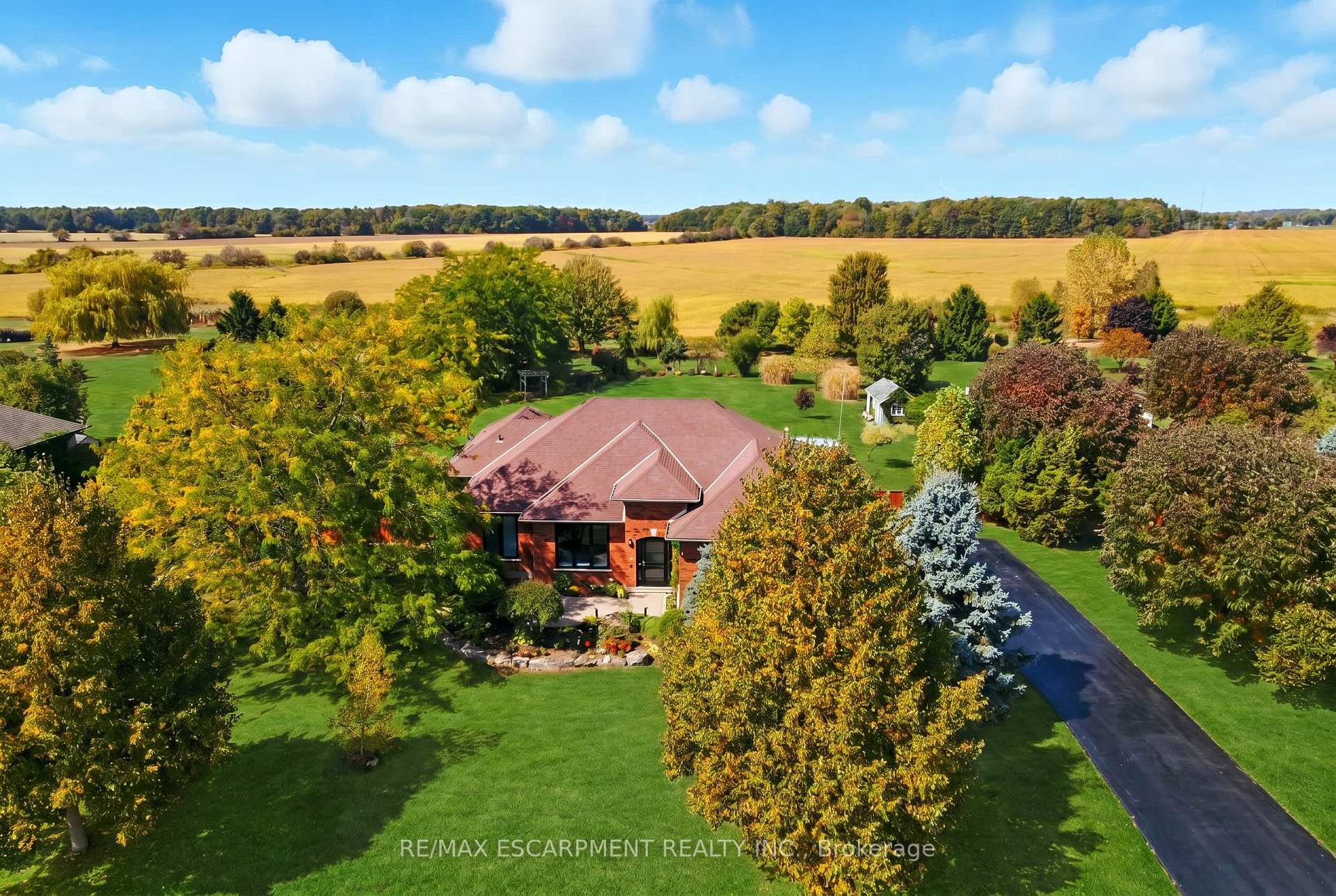 Photo 2 of 10 Featherstone Avenue, Haldimand — HOMEH