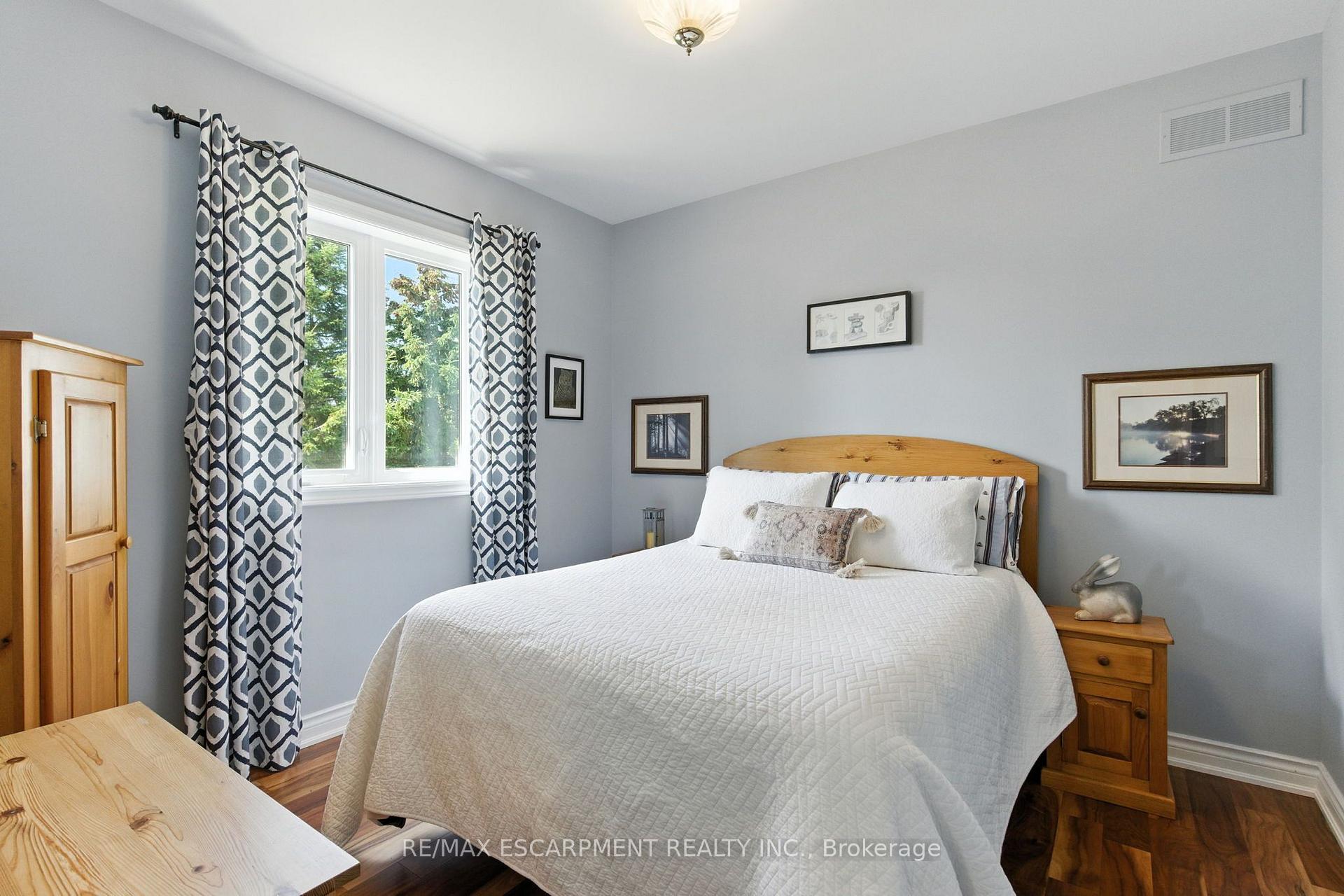 Photo 25 of 10 Featherstone Avenue, Haldimand — HOMEH