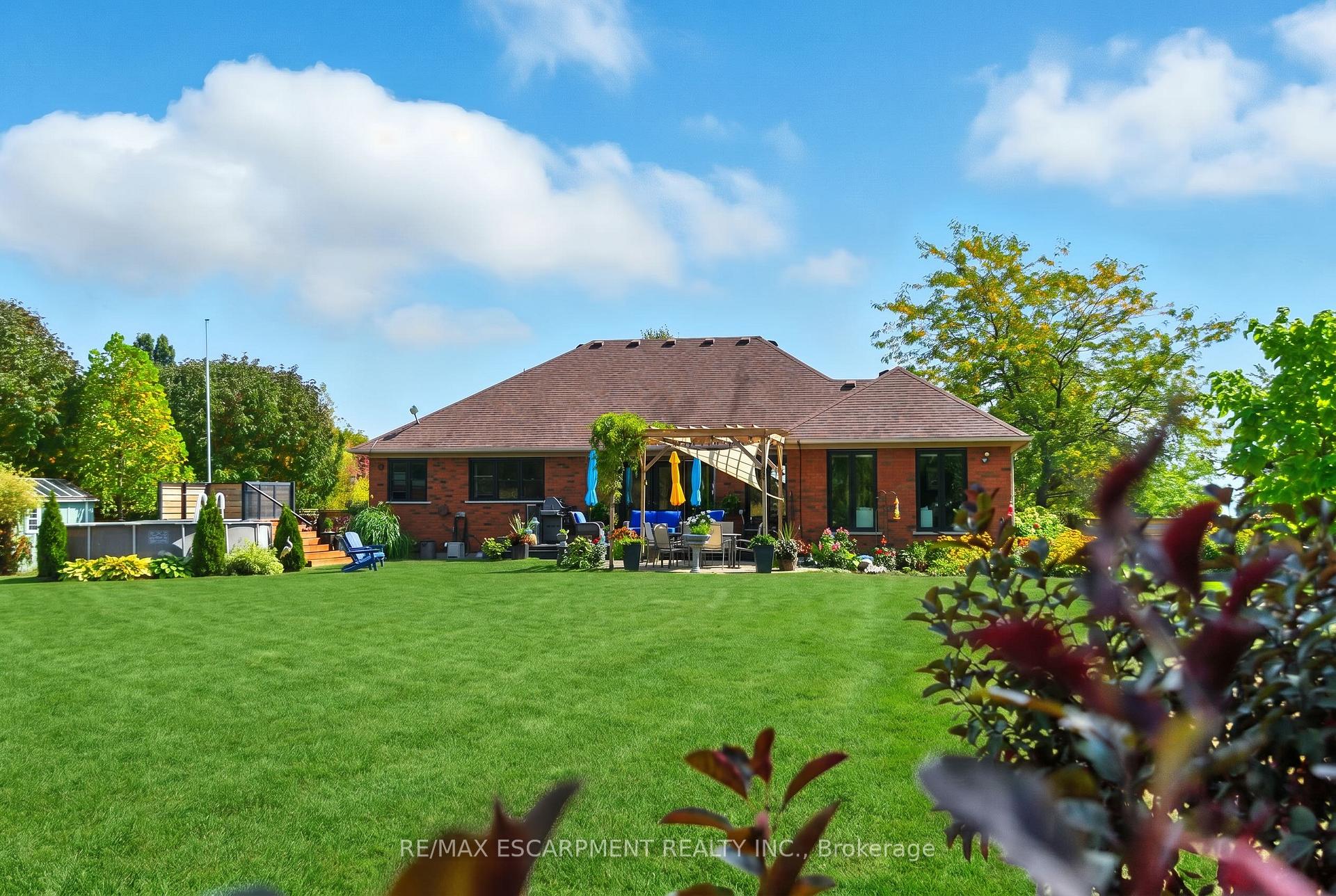 Photo 40 of 10 Featherstone Avenue, Haldimand — HOMEH