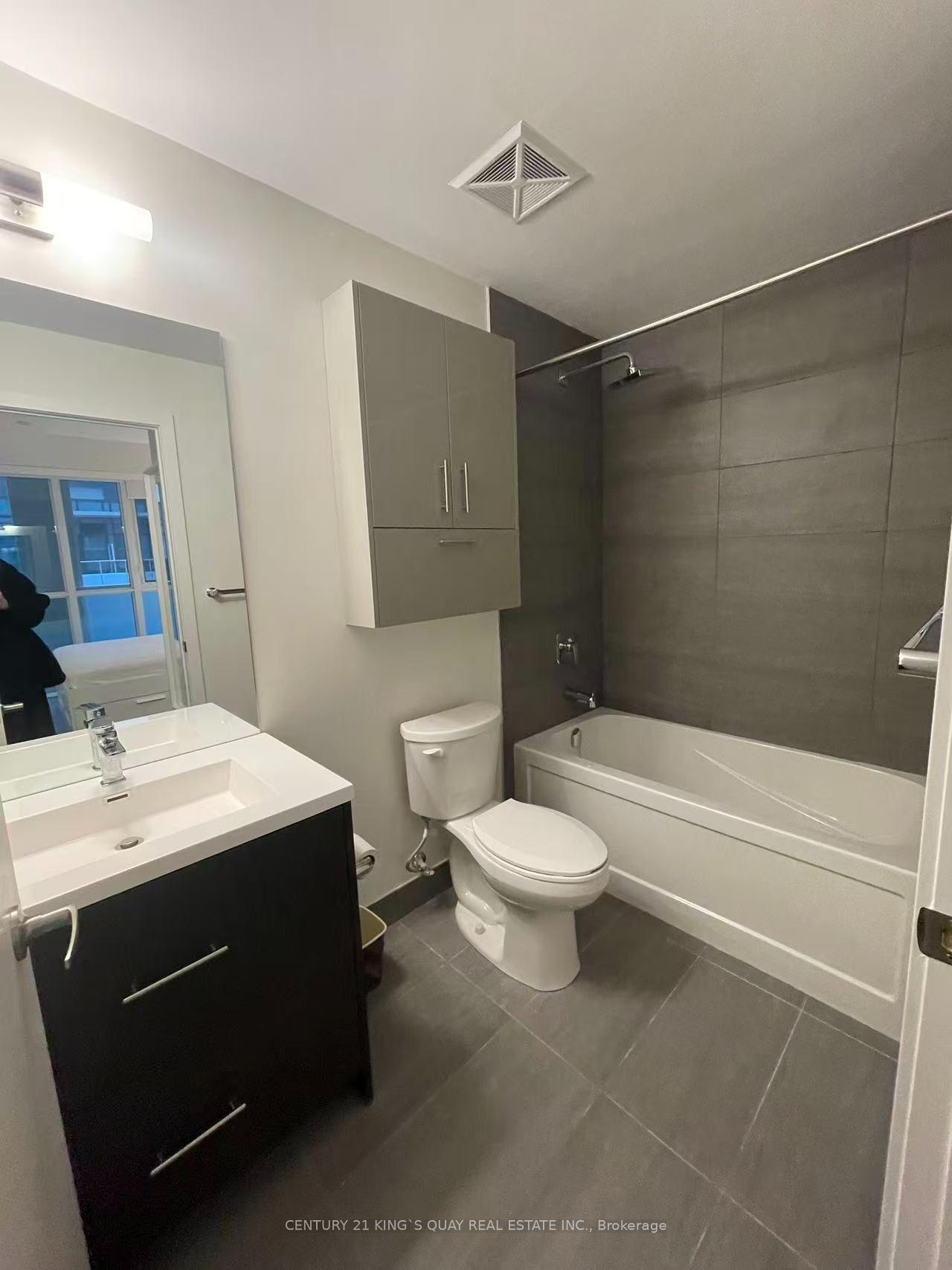 Photo 5 of 188 Fairview Mall Drive, North York, Don Valley Village — HOMEH