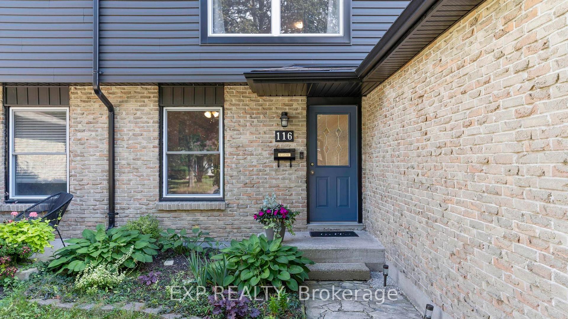 Photo 2 of 116 Glenroy Crescent, London, South T — HOMEH