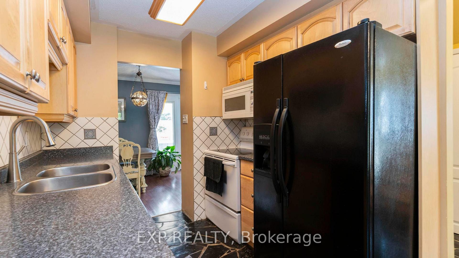 Photo 6 of 116 Glenroy Crescent, London, South T — HOMEH