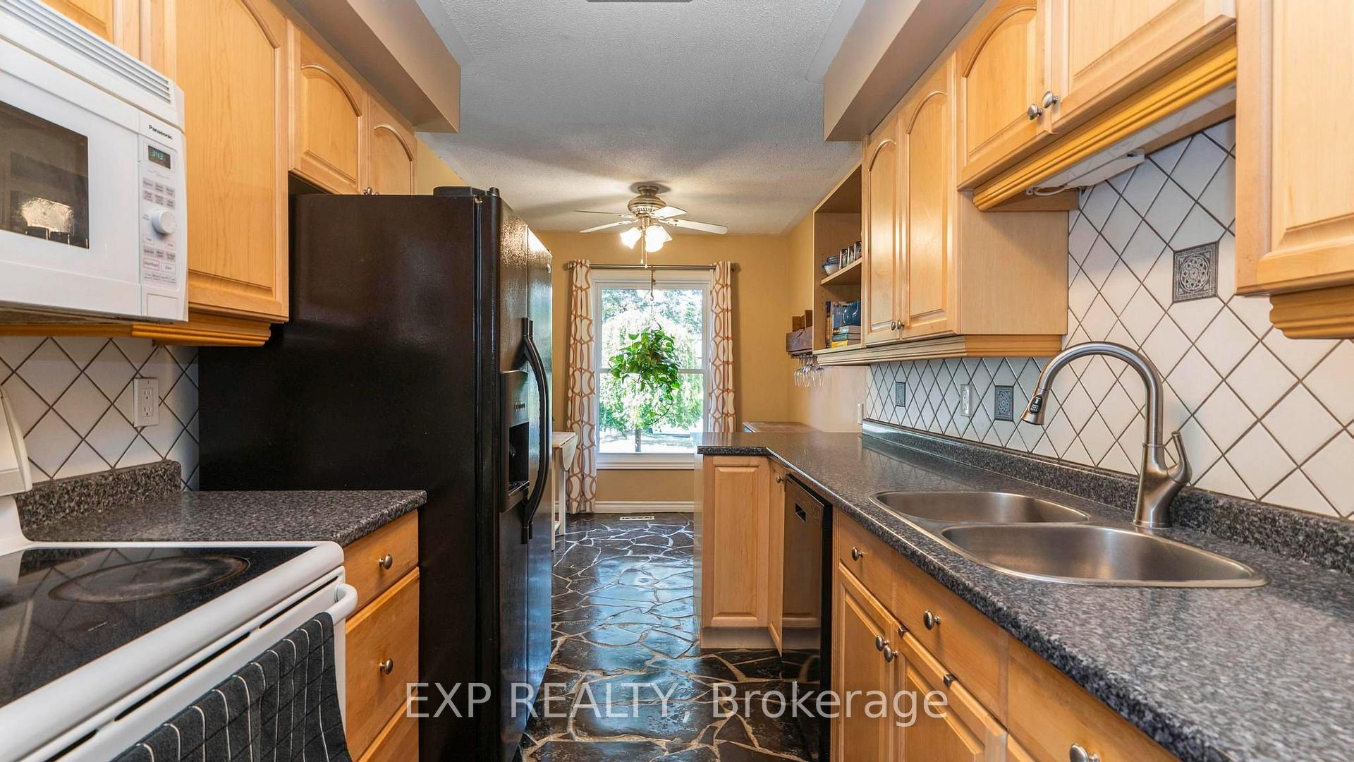 Photo 7 of 116 Glenroy Crescent, London, South T — HOMEH