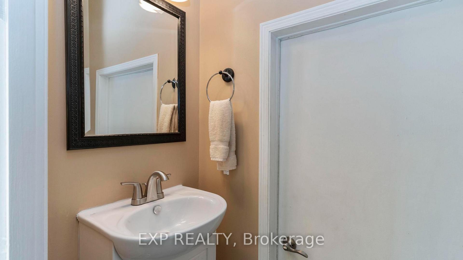 Photo 14 of 116 Glenroy Crescent, London, South T — HOMEH