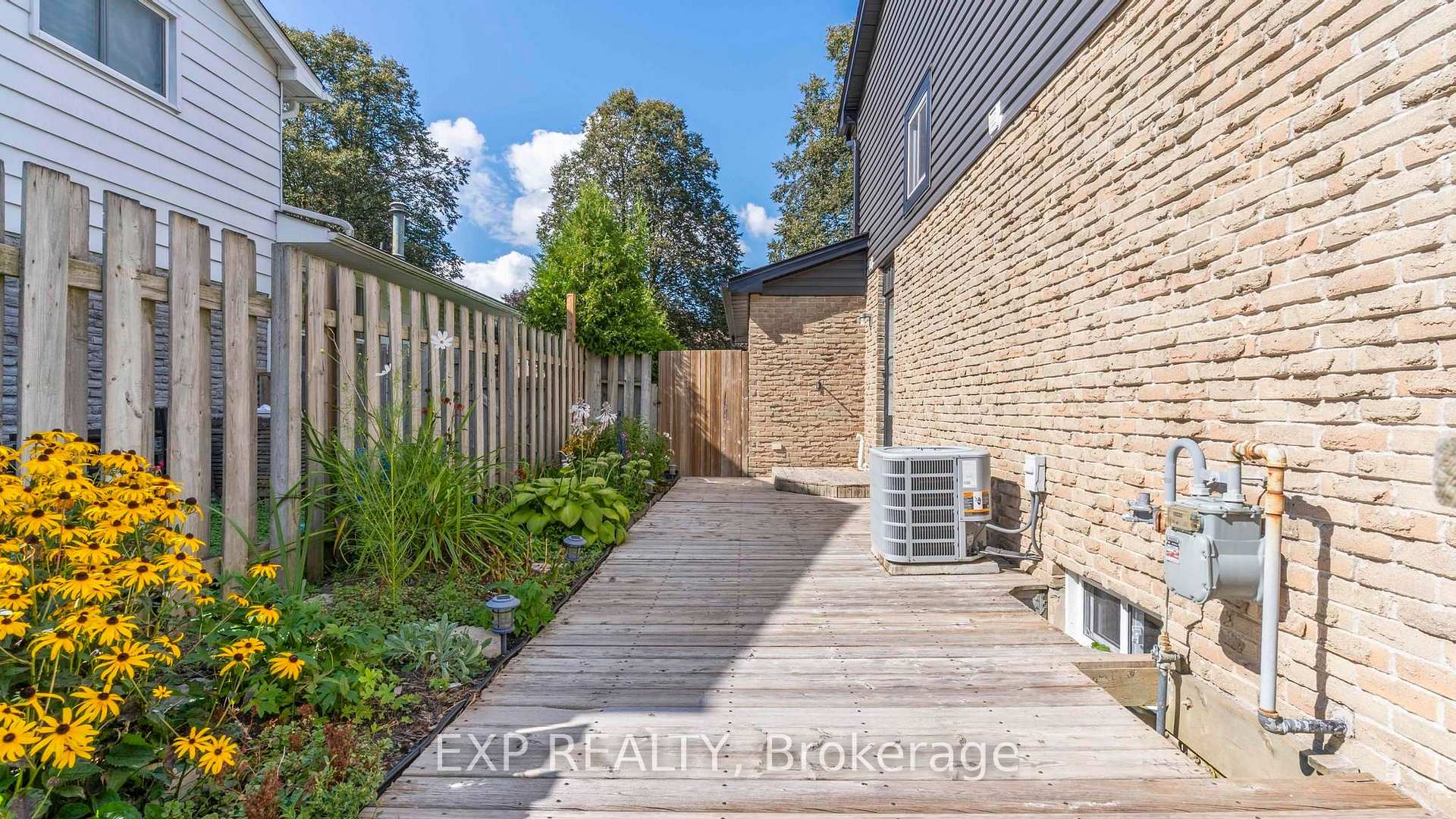Photo 37 of 116 Glenroy Crescent, London, South T — HOMEH