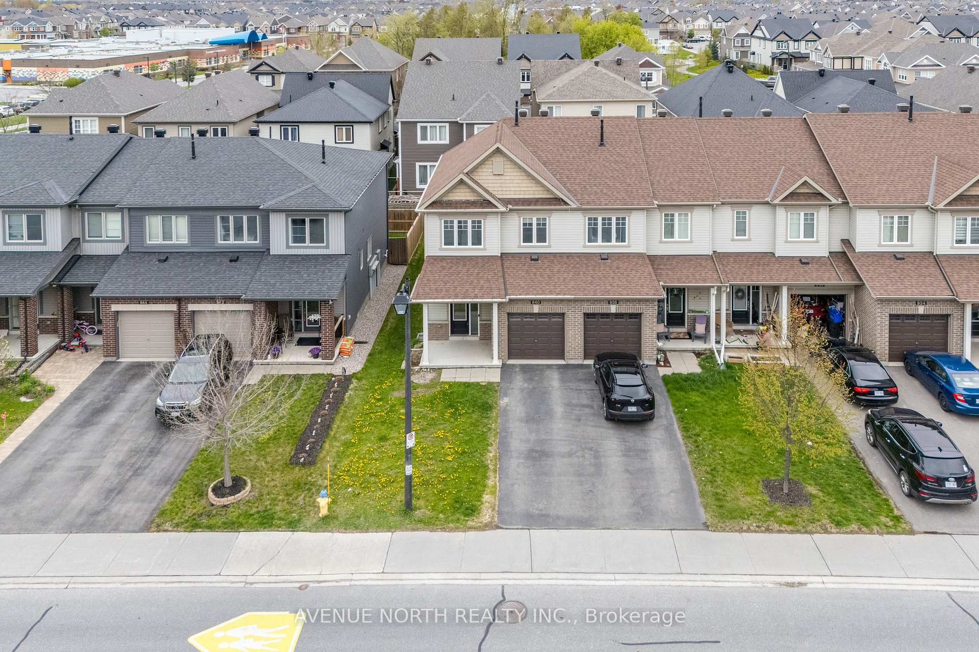 Photo 2 of 940 Kilbirnie Drive, Ottawa, Barrhaven - Half Moon Bay — HOMEH