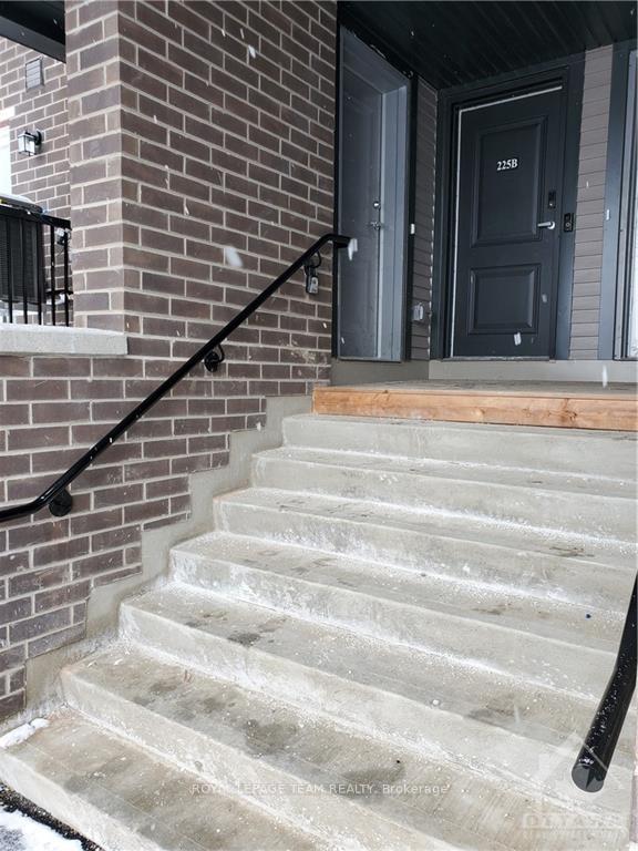 Photo 5 of Unit A, 225 Eldorado Private, Ottawa, Kanata - Morgan's Grant/South March — HOMEH