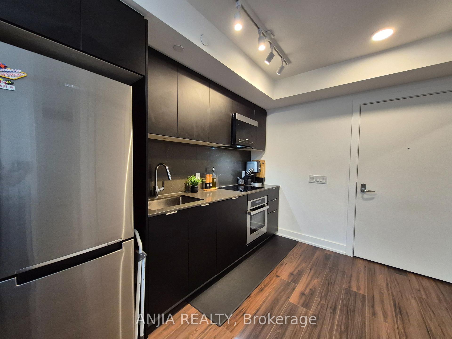 Photo 6 of Unit 321, 8 Cedarland Drive, Markham, Unionville — HOMEH